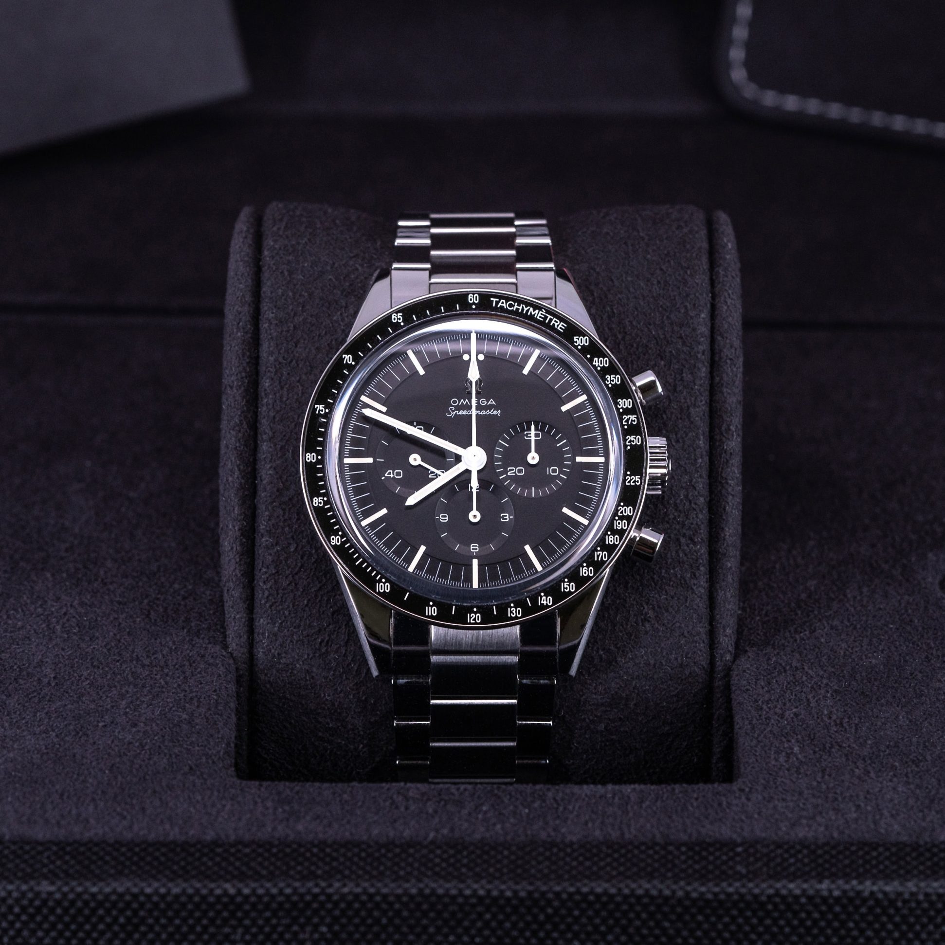 Omega-Speedmaster-Ed-White-2022