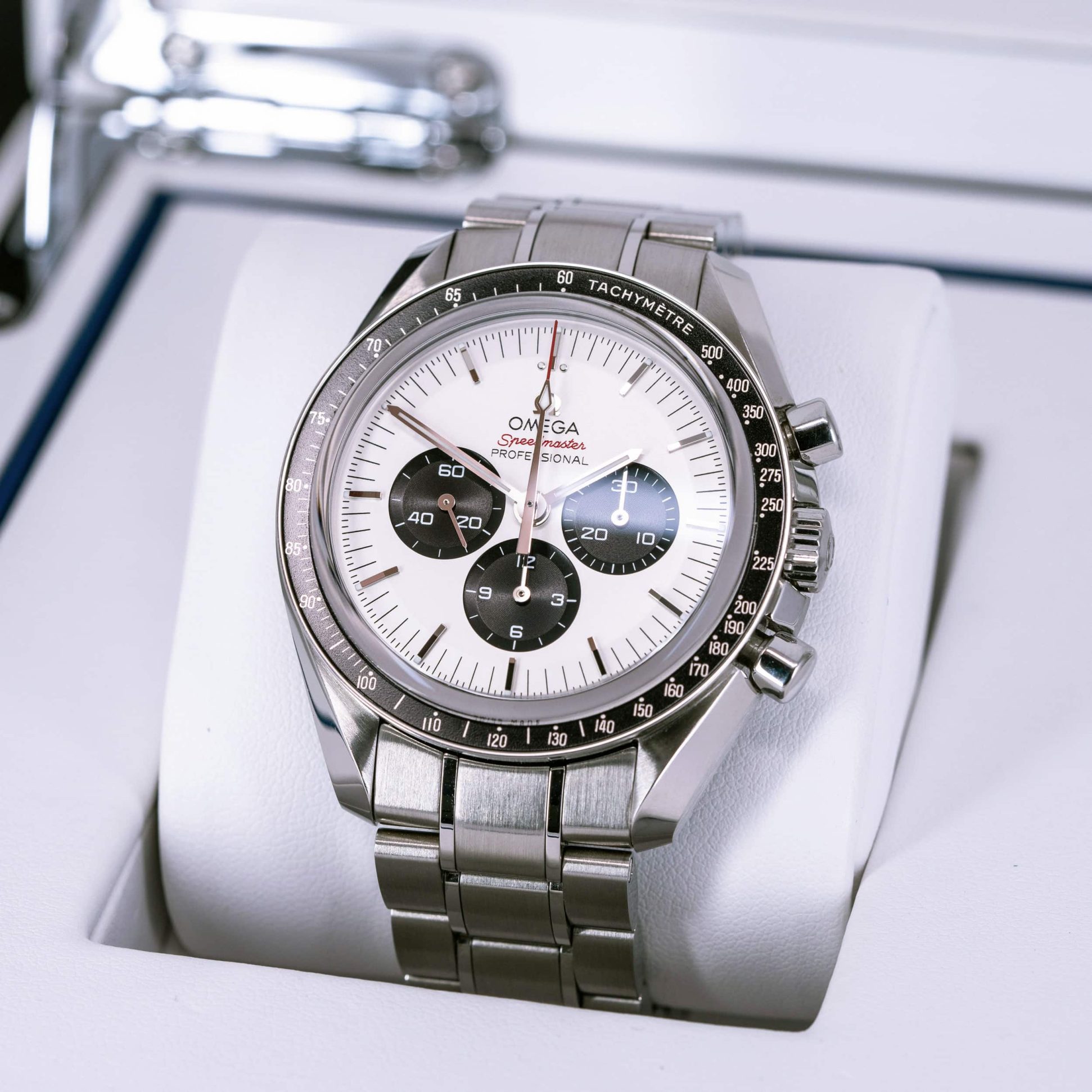 Omega-Speedmaster-Pro-Tokyo-Olympics-LE_2018-2-1