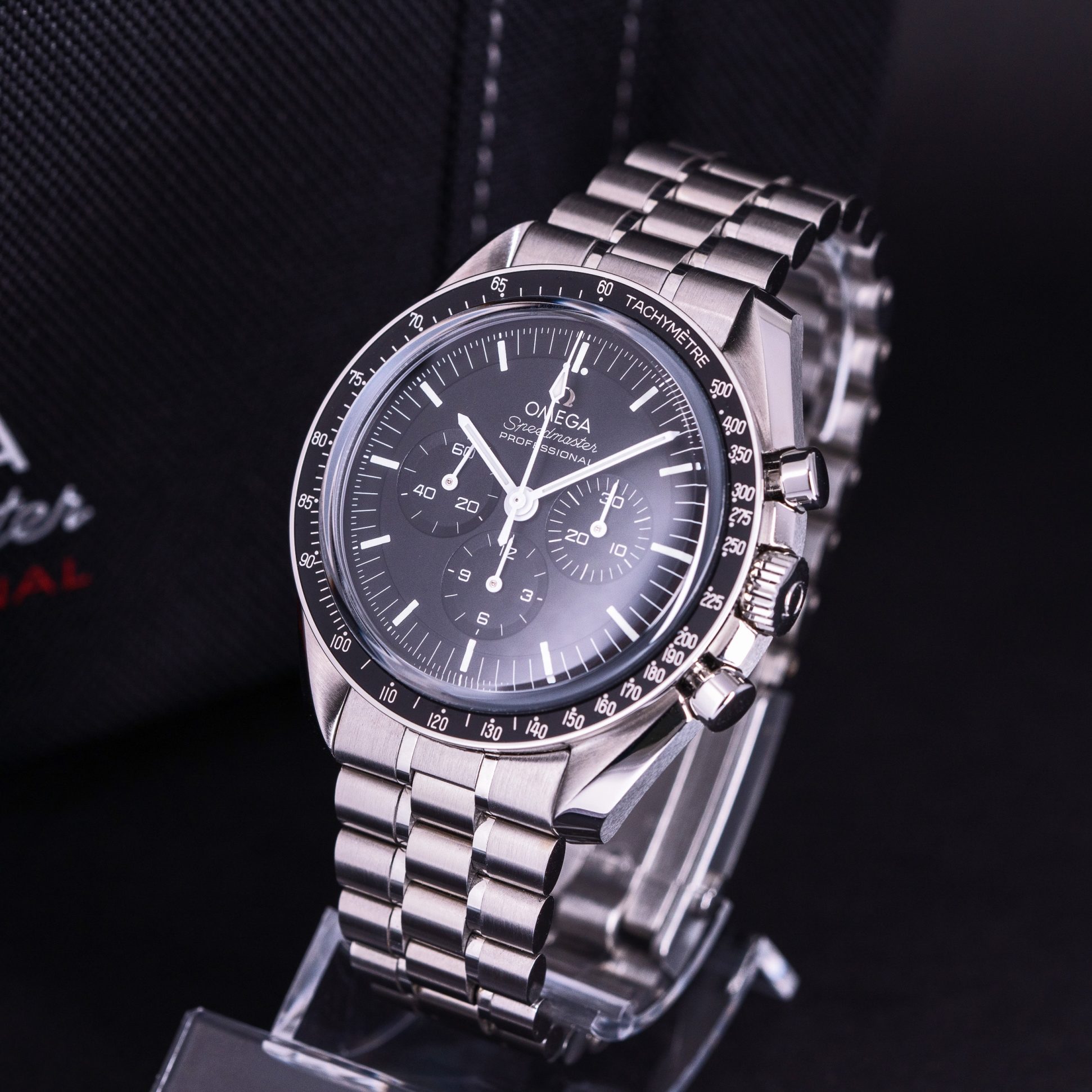 Omega-Speedmaster-Sapphire-back-2022-7.jpg