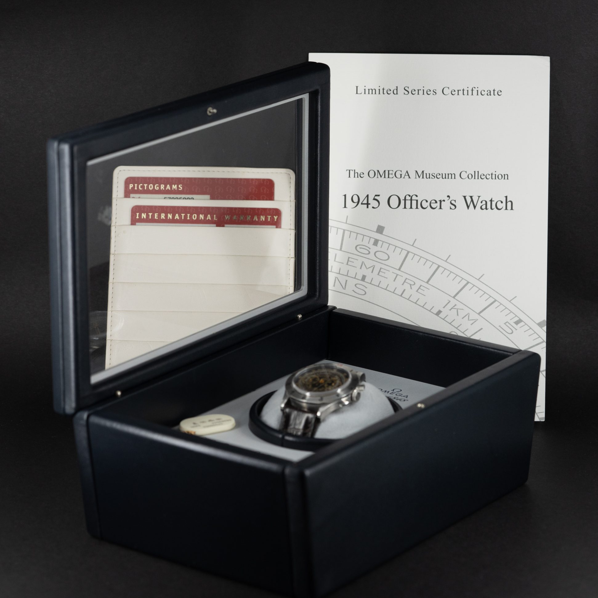 Omega_Officers_Museum_Watch_1945-1.jpg