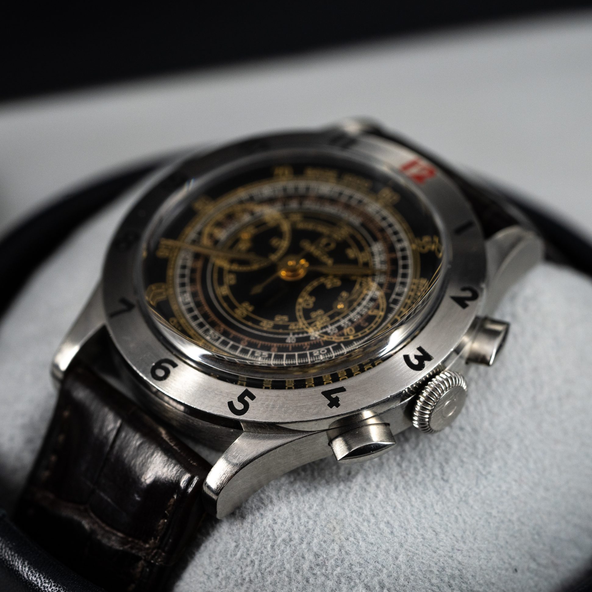 Omega_Officers_Museum_Watch_1945-3.jpg