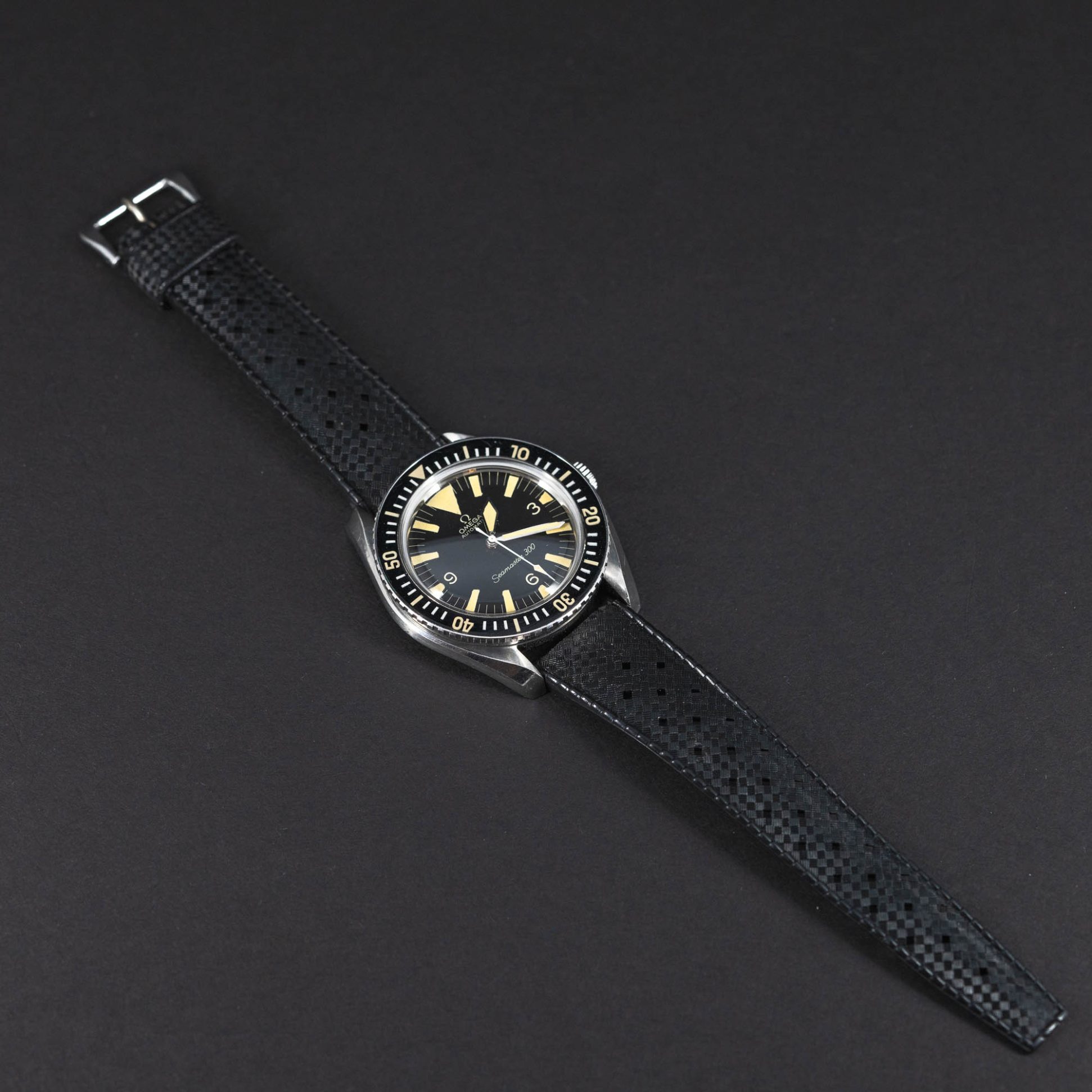 Omega_Seamaster_300_Big_Triangle-5.jpg