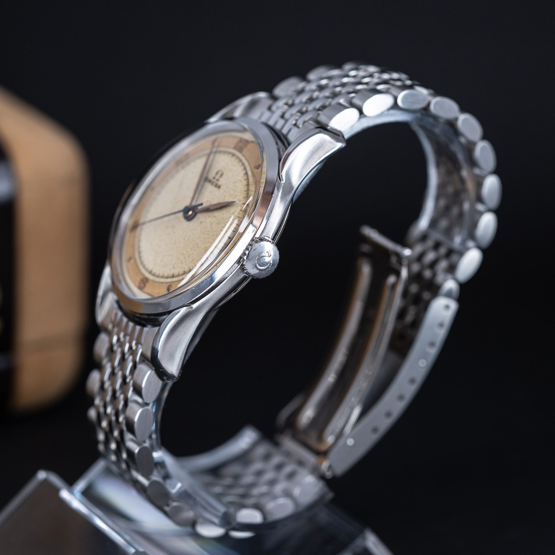 Omega_Sector-Dial_2487_1947-8-1.jpg