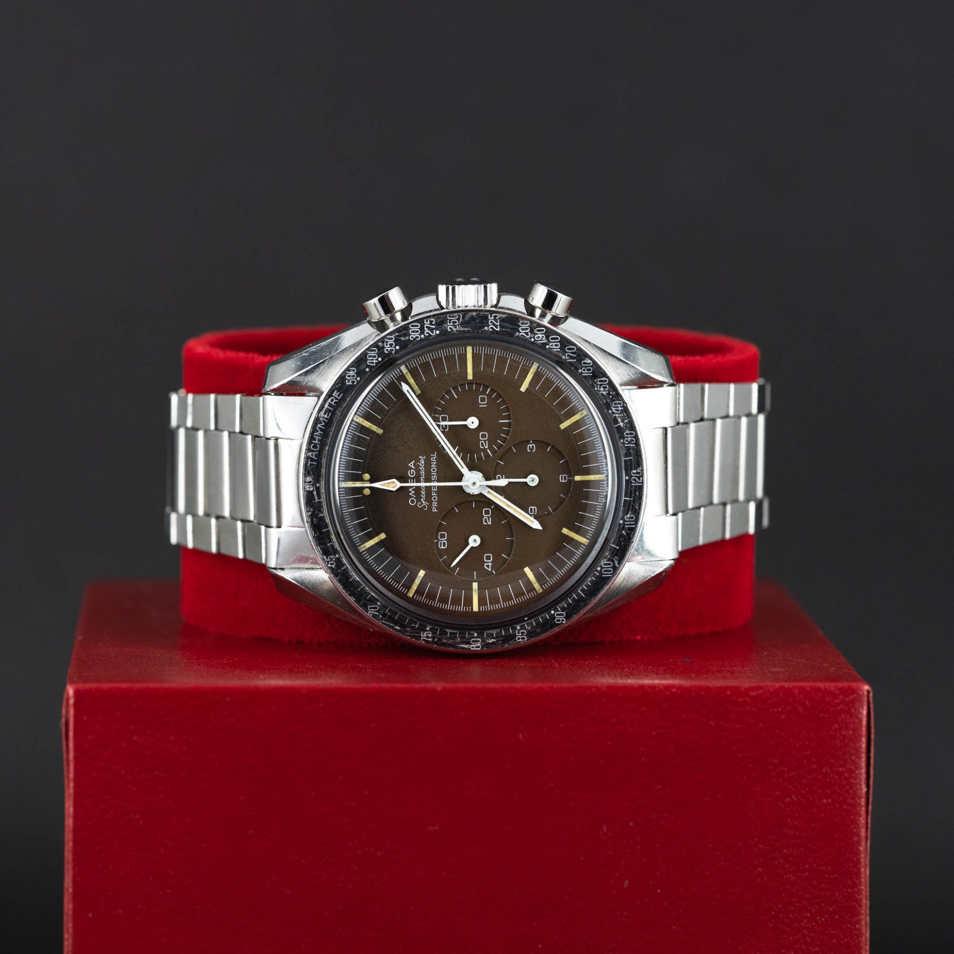 Omega_Speed_105.012-65_with_box-4.jpg