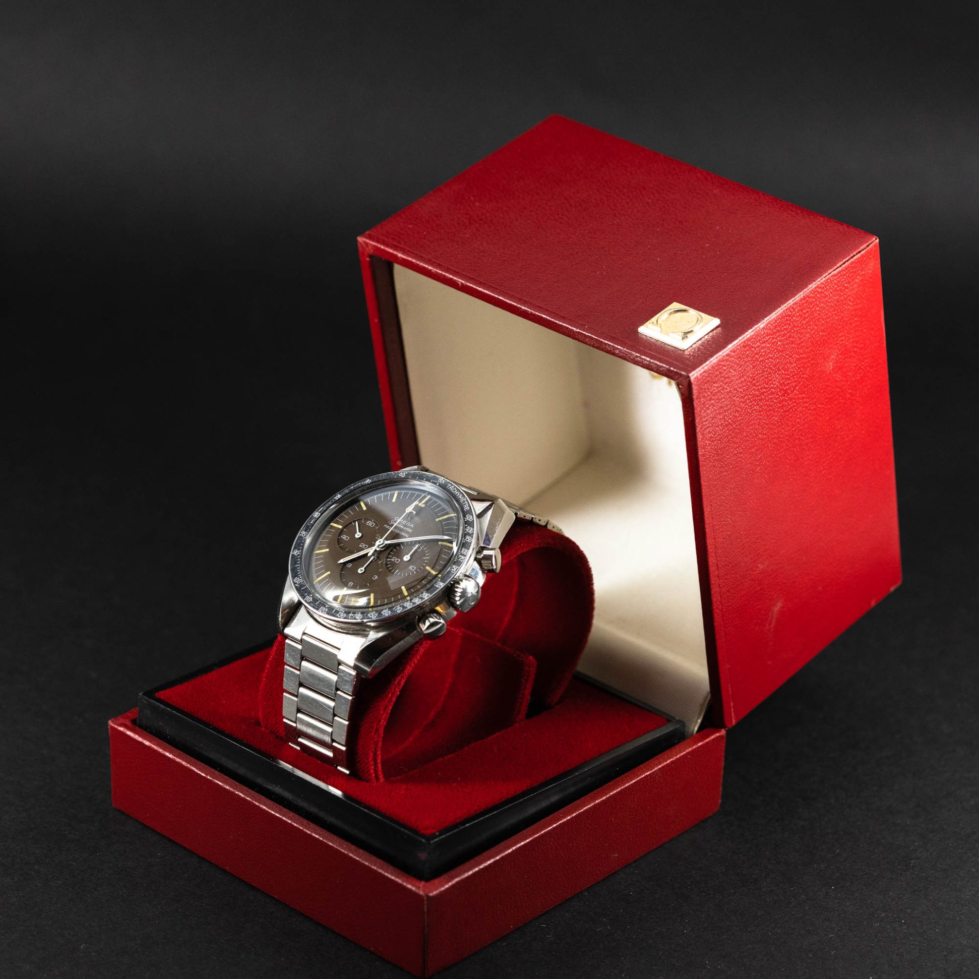 Omega_Speed_105.012-65_with_box.jpg
