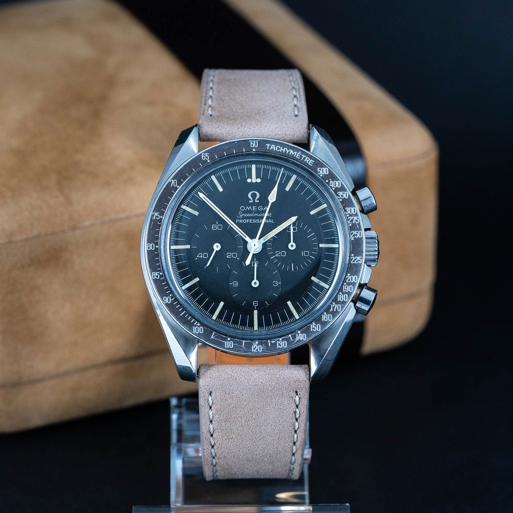 Omega_Speed_Pro_65_ruskea_bezel-7.jpg