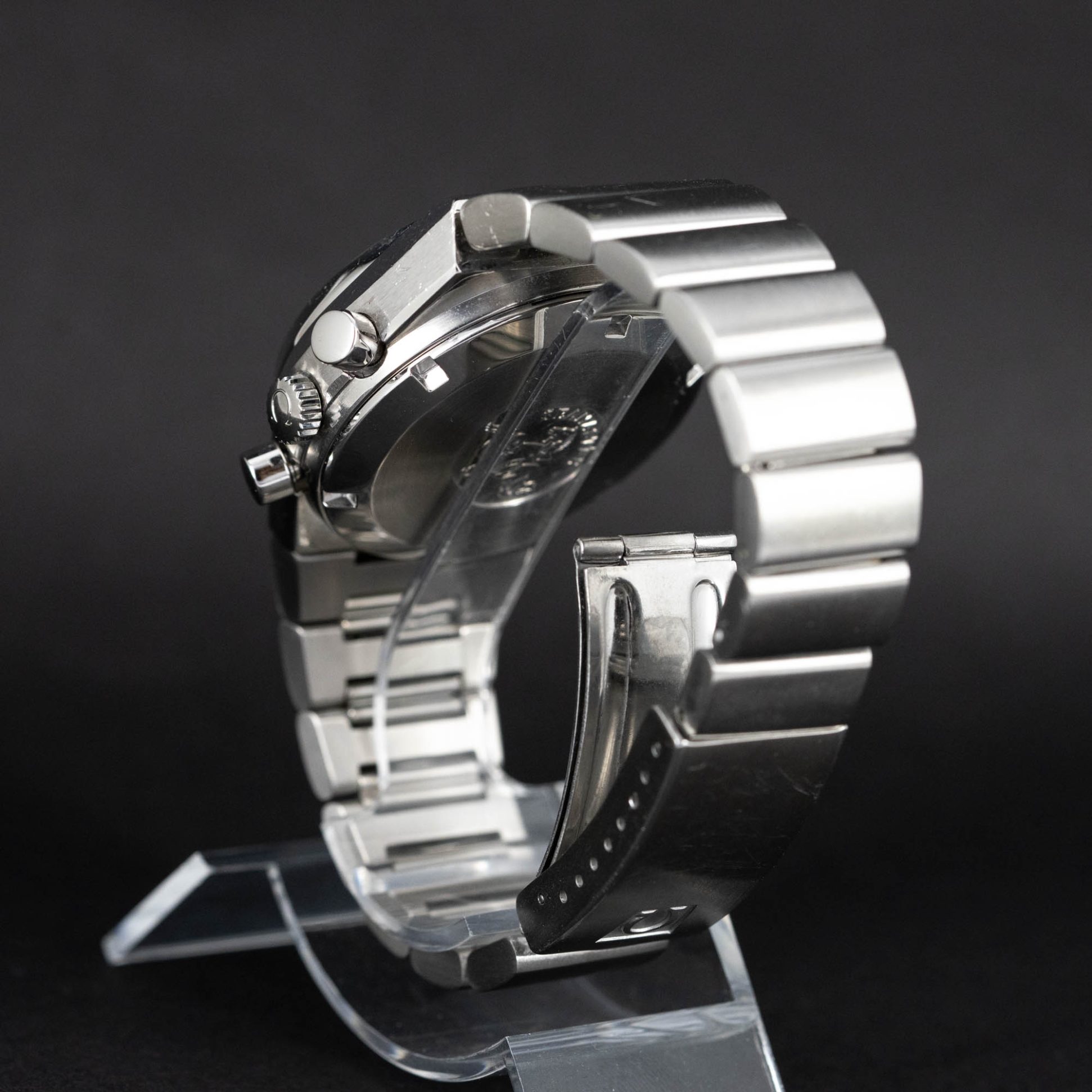 Omega_Speedmaster_Automatic_1975-6.jpg