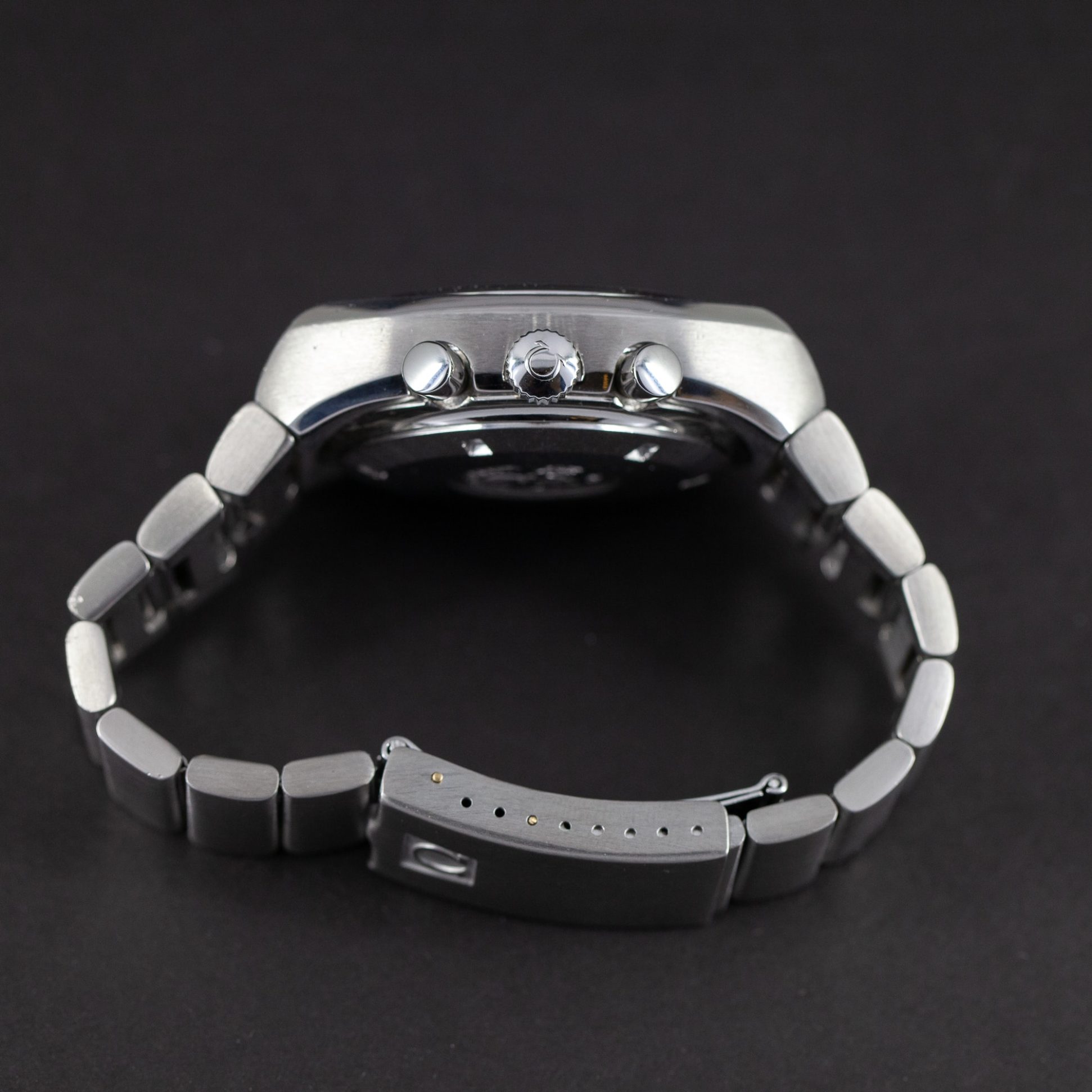 Omega_Speedmaster_Prof_125-7.jpg