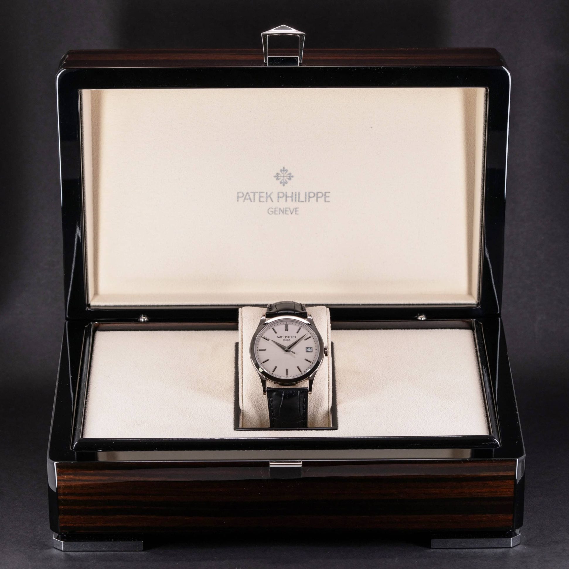 Patek-Philippe-Calatrava-5296G-2012-2