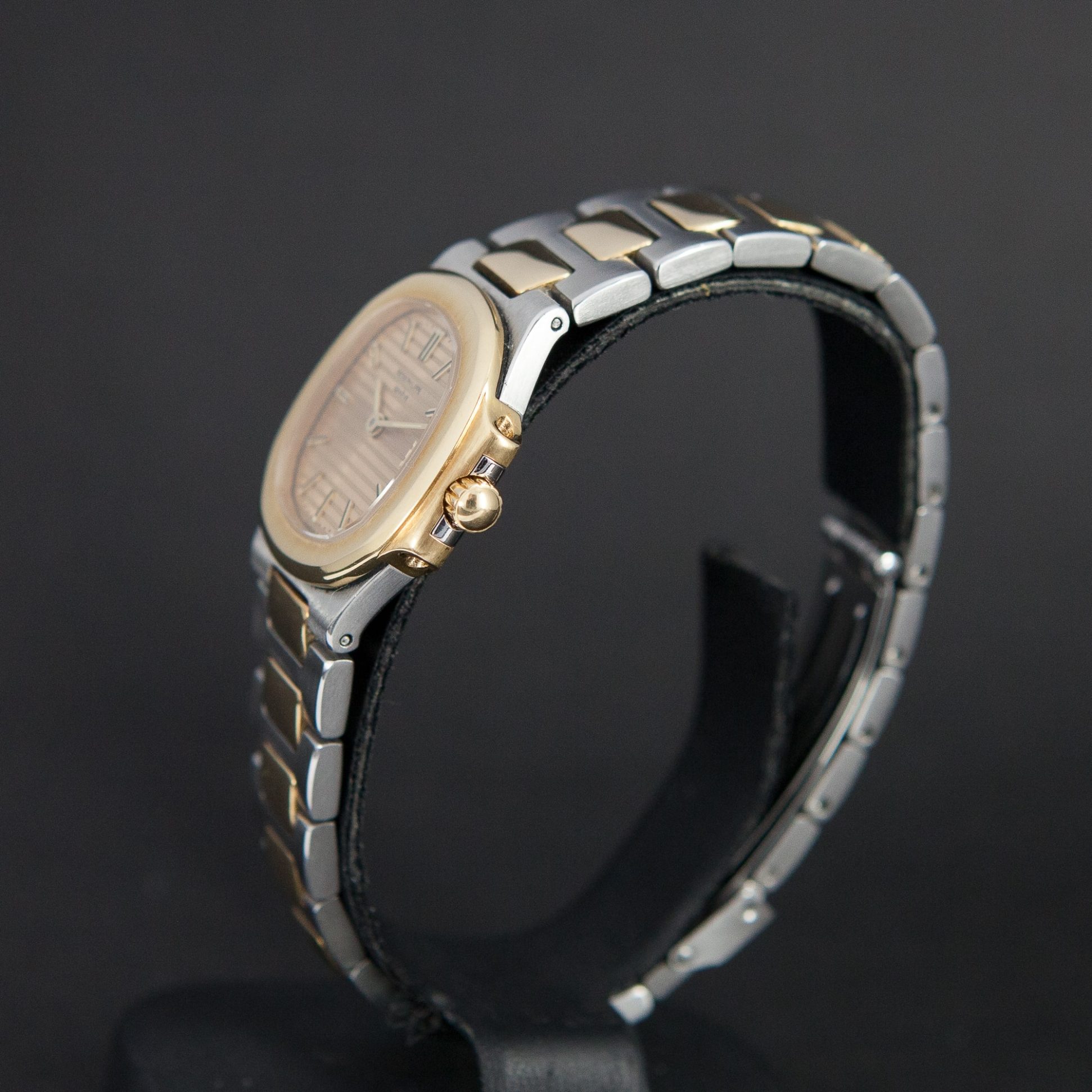Patek_Philippe_4700-3.jpg