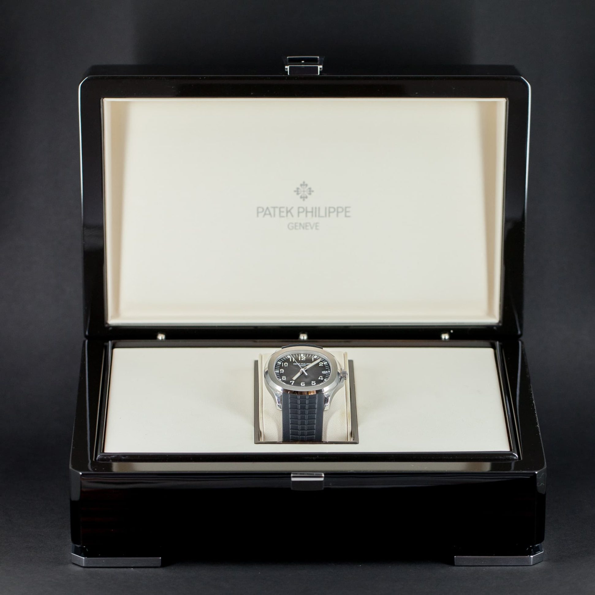 Patek_Philippe_5167A-6.jpg
