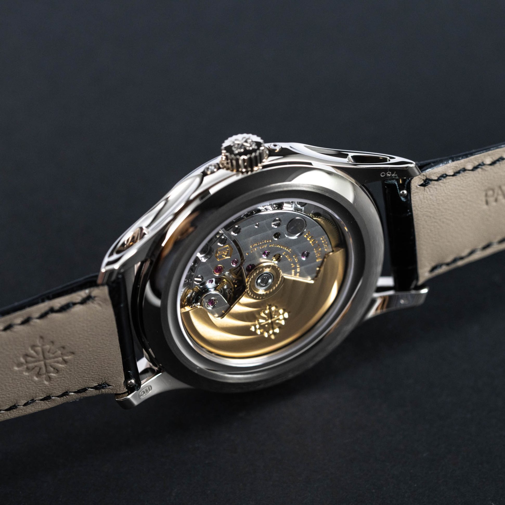 Patek_Philippe_Annual_Calender_5205G_2020-2.jpg