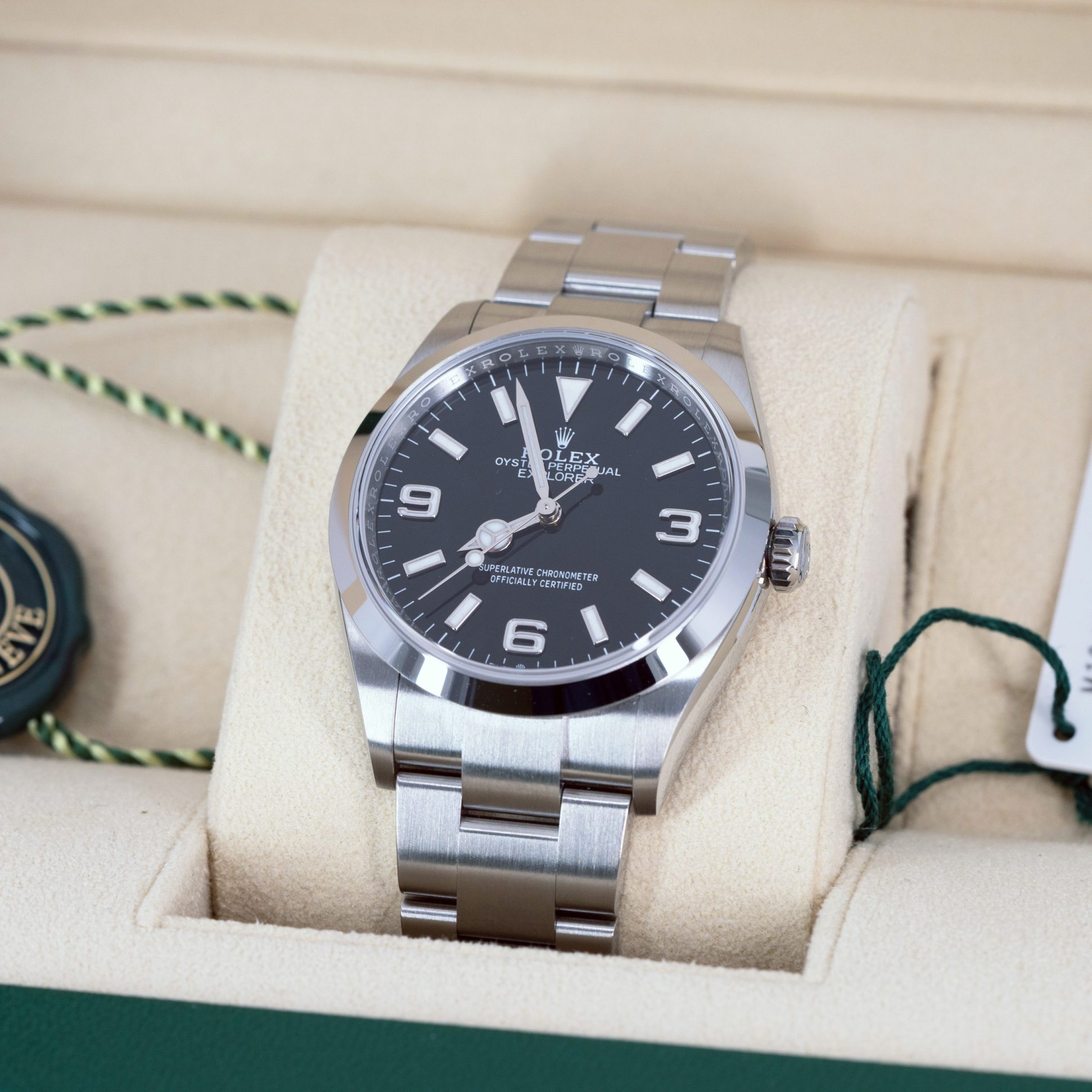 Rolex-Explorer-36-124270-2023-1.jpg