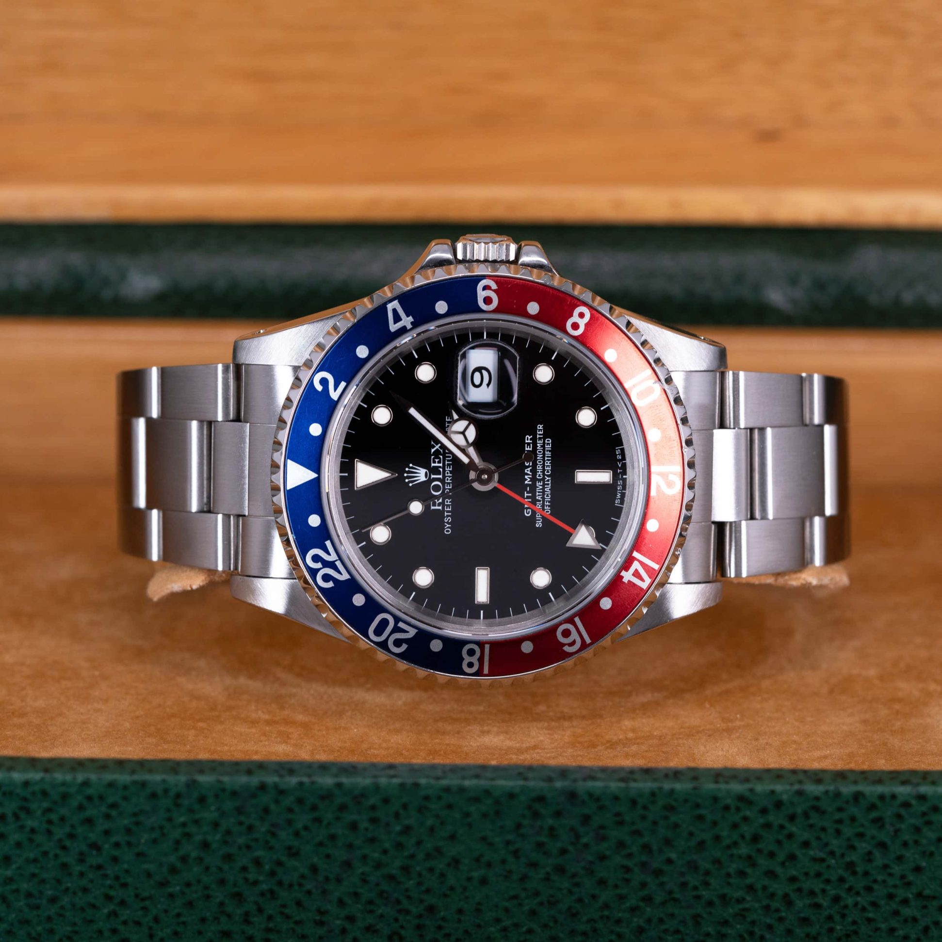 Rolex-GMT-Master-16700-1991-2.jpg