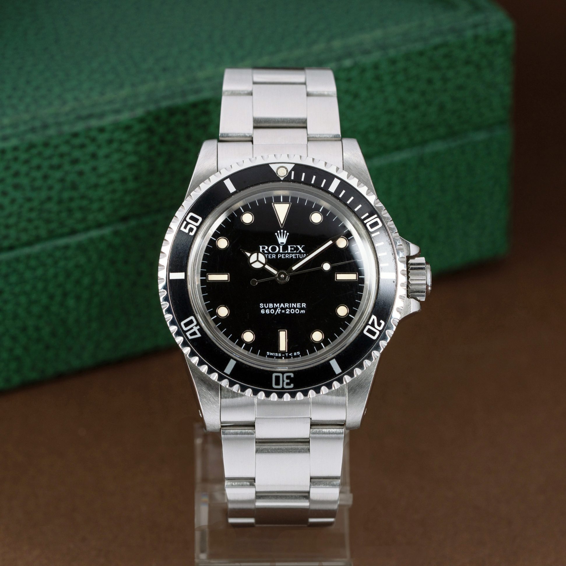 Rolex Submariner 5513 from 1990. Full-set with box and papers.