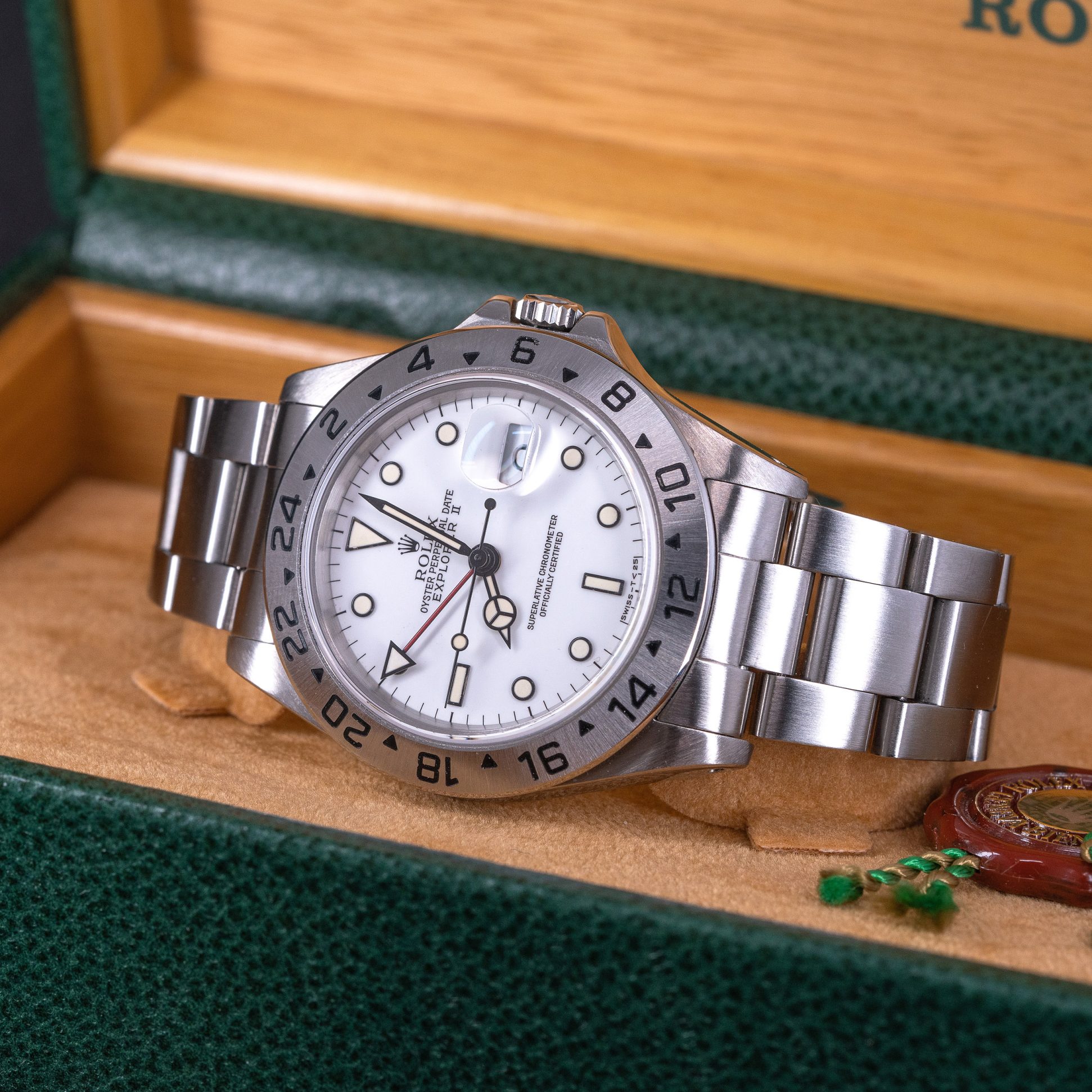 Rolex_Explorer-II_16570_1991-9.jpg
