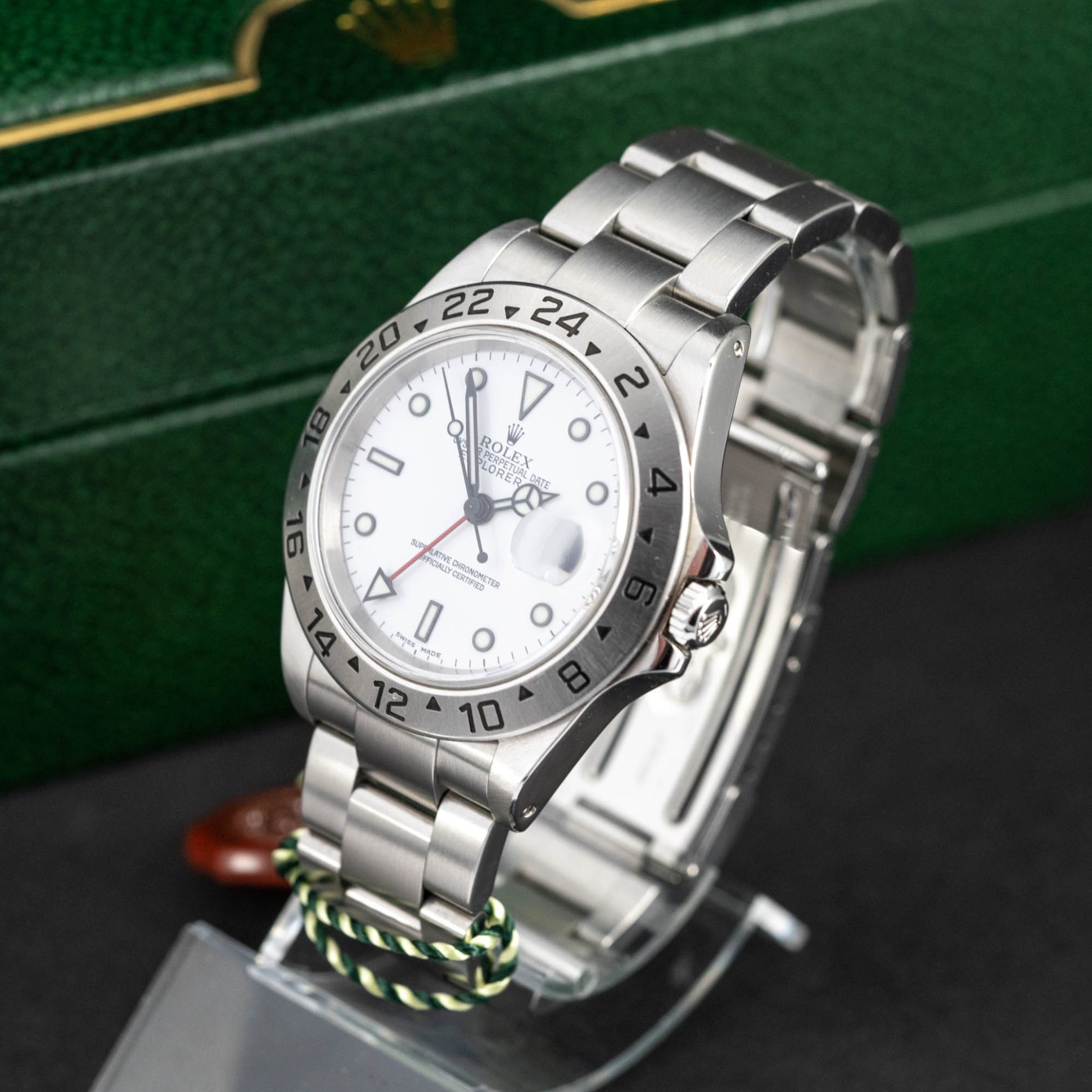 Rolex_Explorer-II_16570_2001-2.jpg