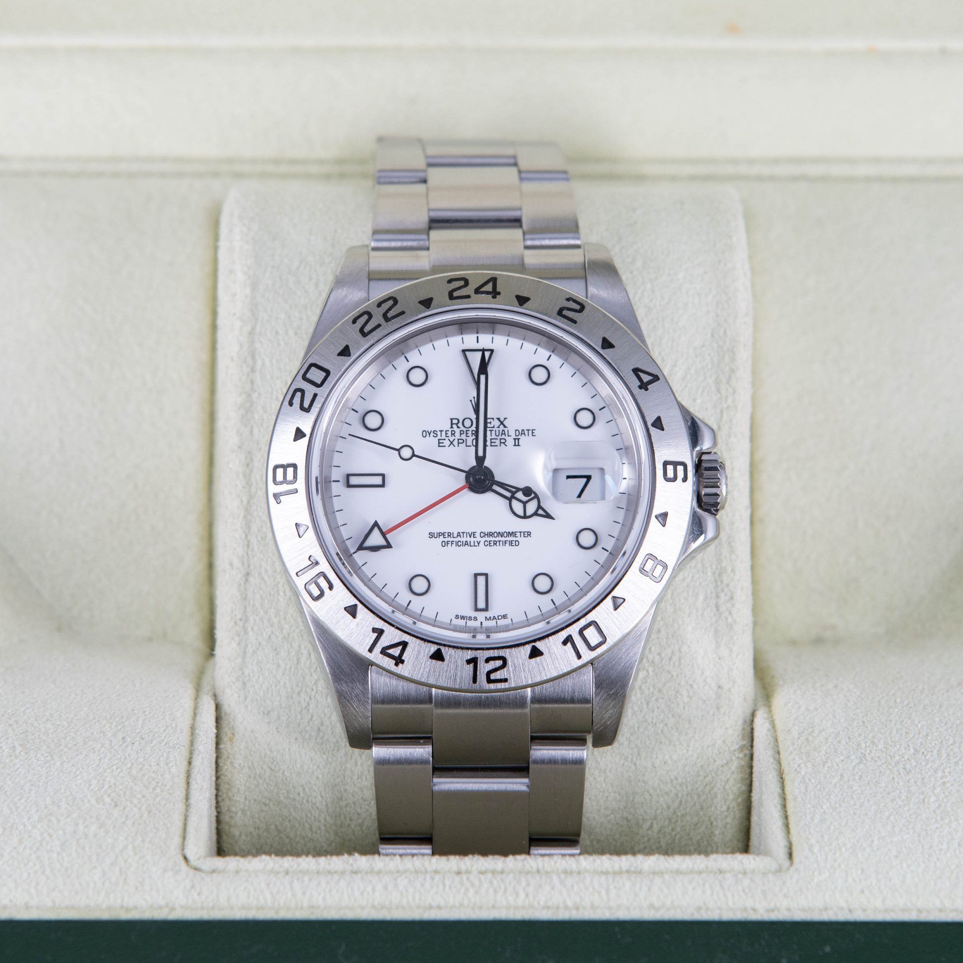 Rolex_Explorer-II_16570_2005-2.jpg