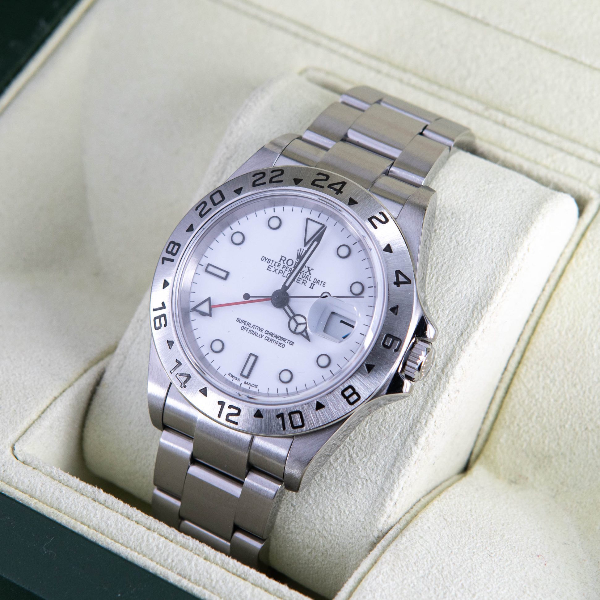 Rolex_Explorer-II_16570_2005-3.jpg
