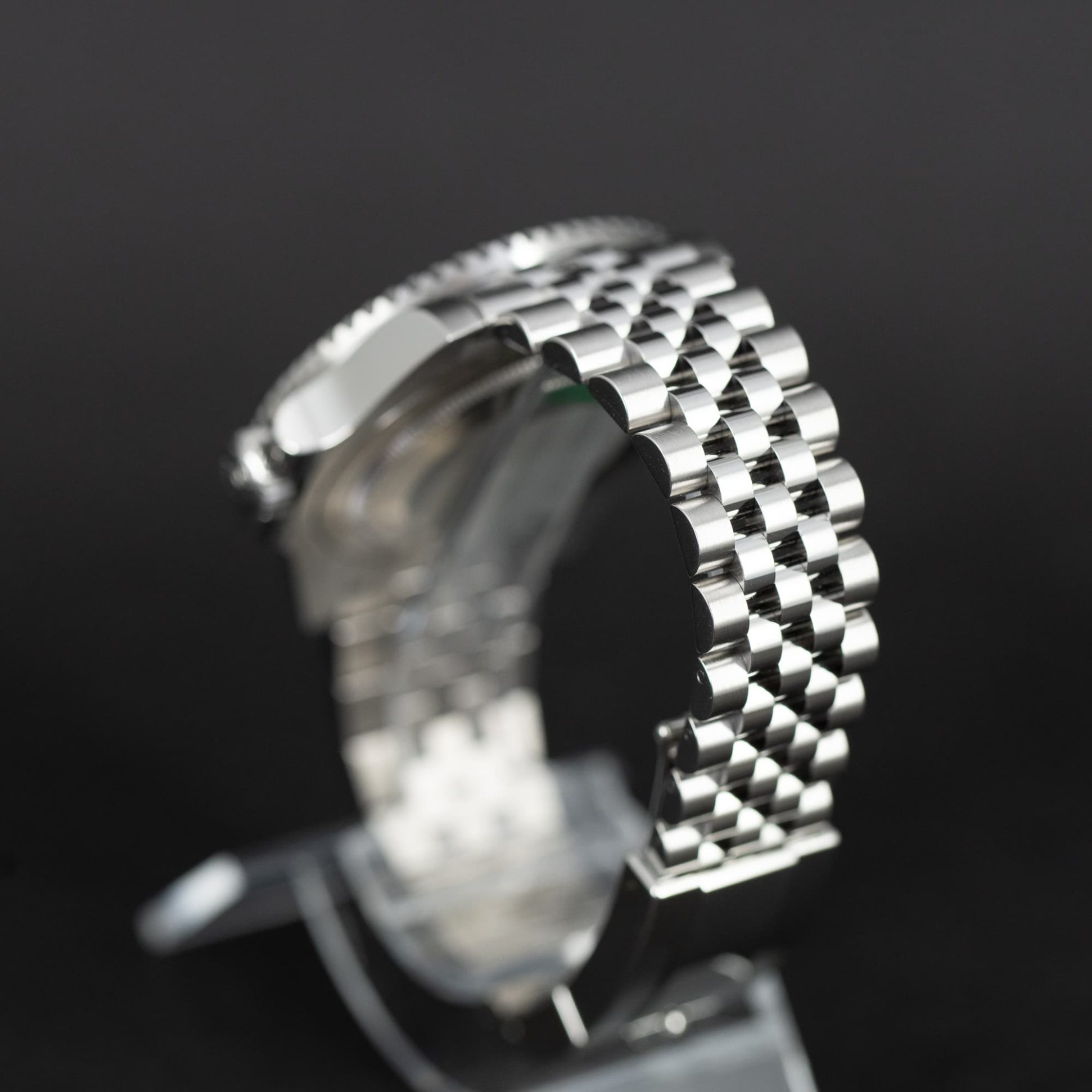 Rolex_GMT-II_Batman_126710BLNR-5.jpg