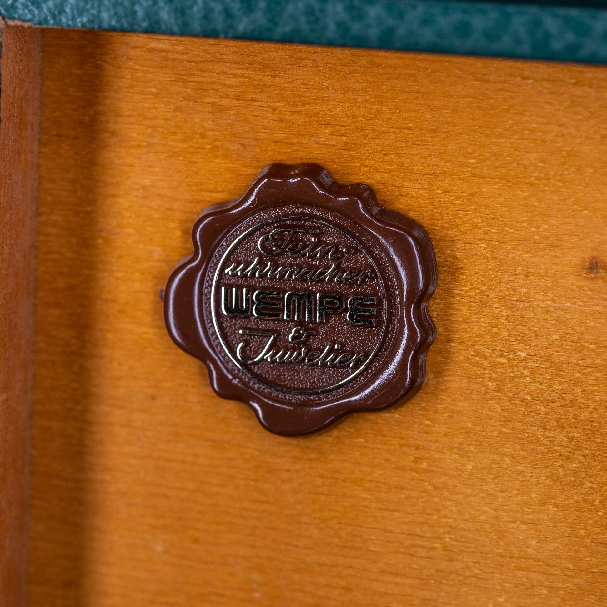 Rolex_GMT-Master_1675_1977_musta-2.jpg
