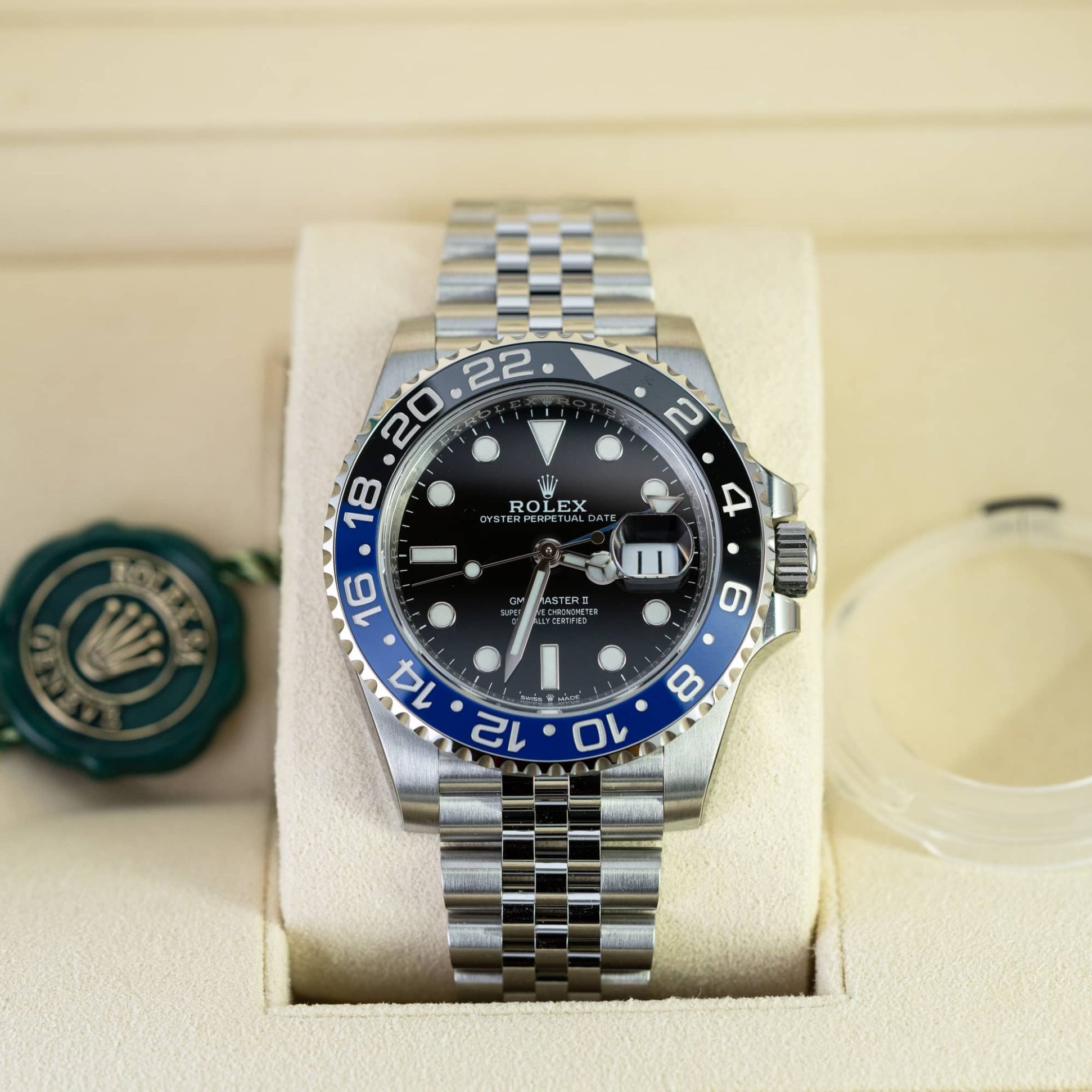 Rolex_GMT-Master_Batgirl_126710BLNR_2020-2.jpg