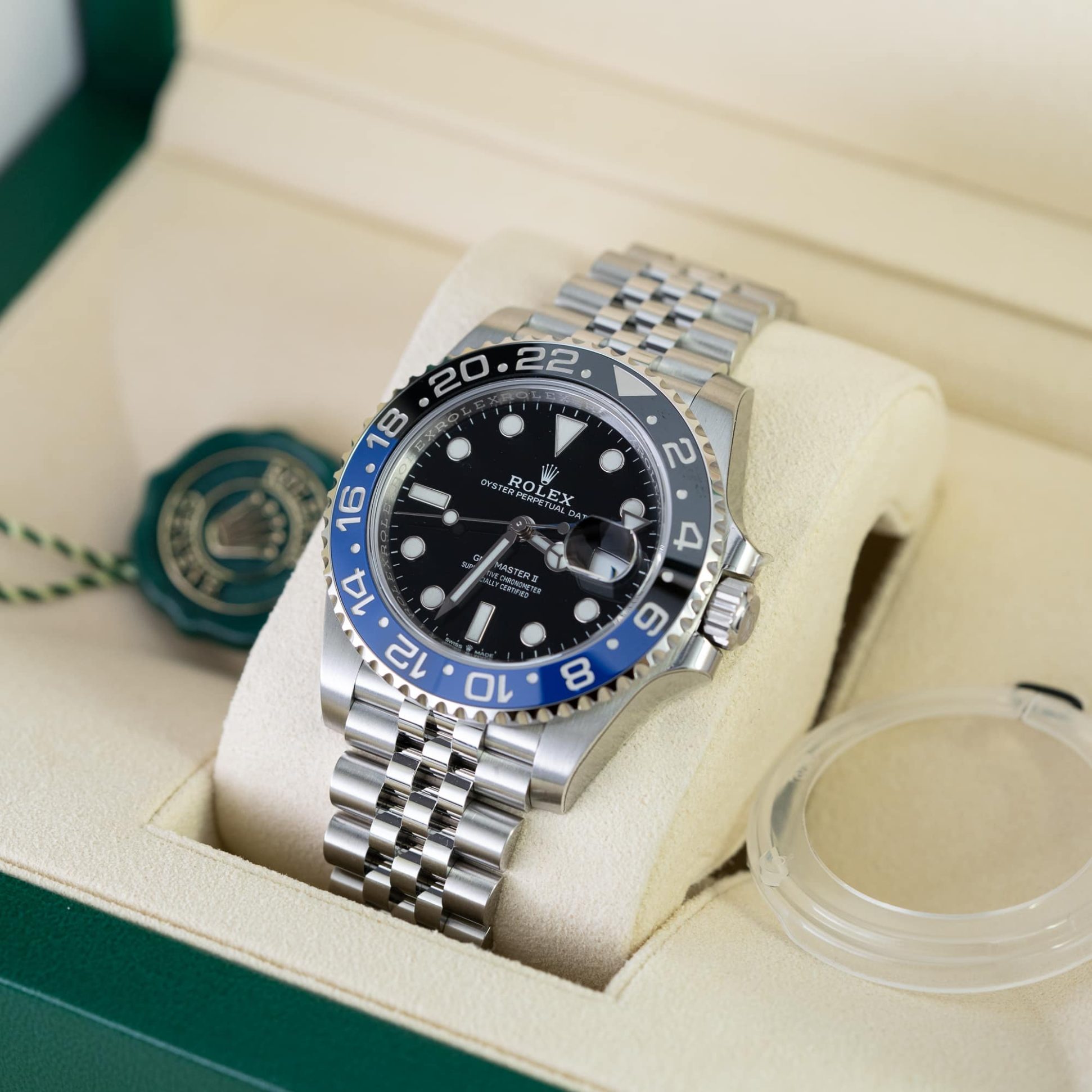 Rolex_GMT-Master_Batgirl_126710BLNR_2020-3.jpg