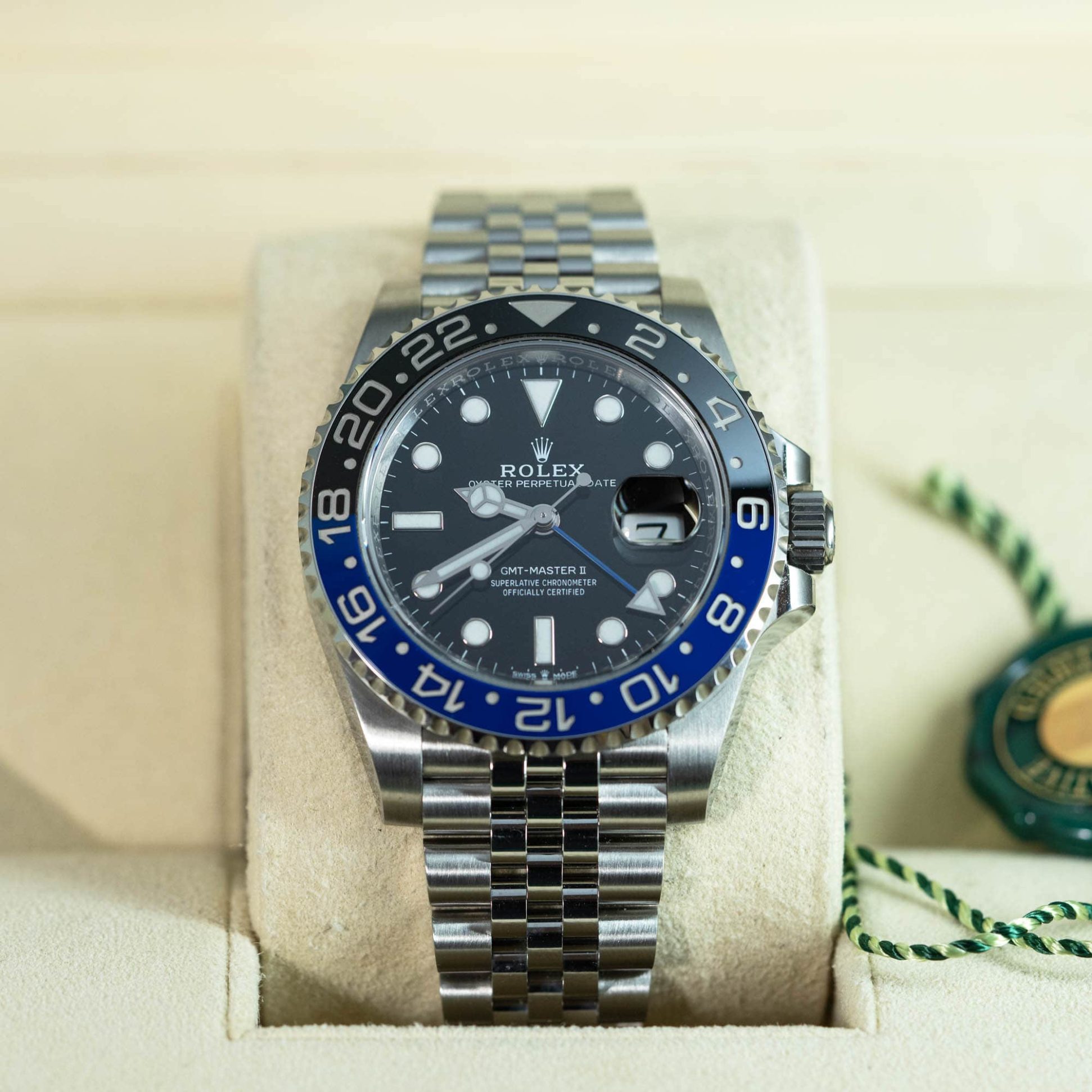Rolex_GMT-Master_Batgirl_2019-2.jpg