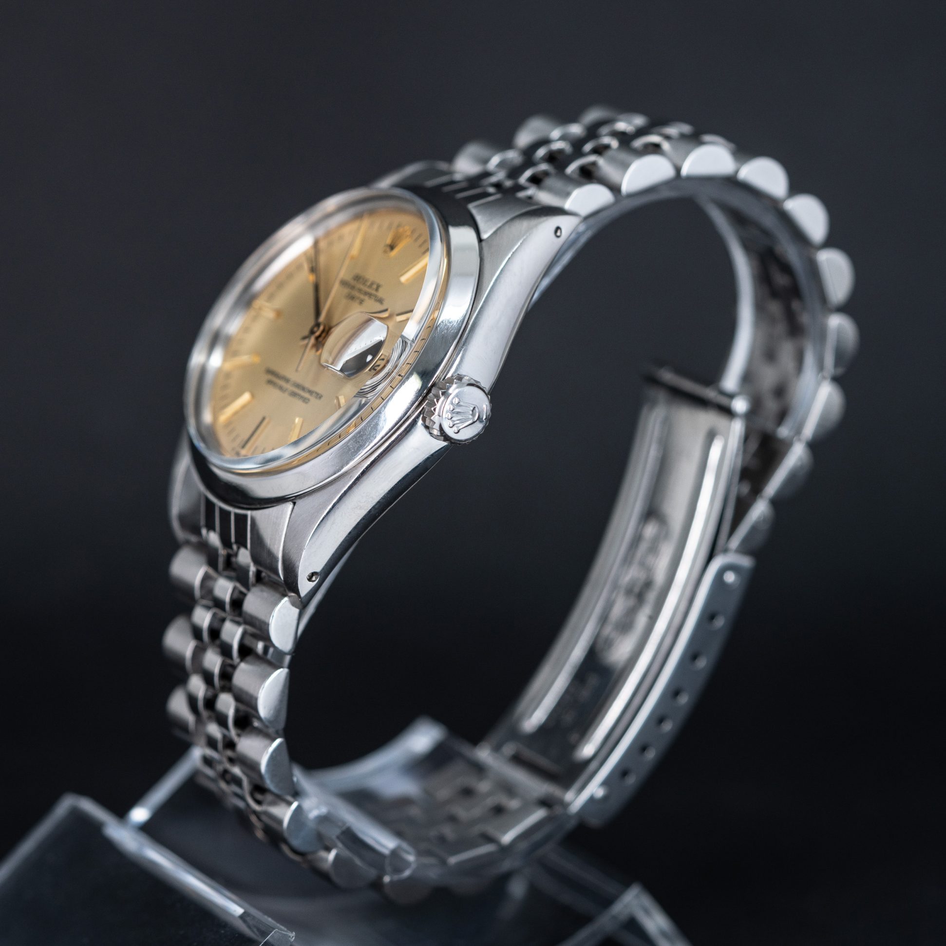 Rolex_Oyster_Perpetual_Date_1500_1978-2.jpg