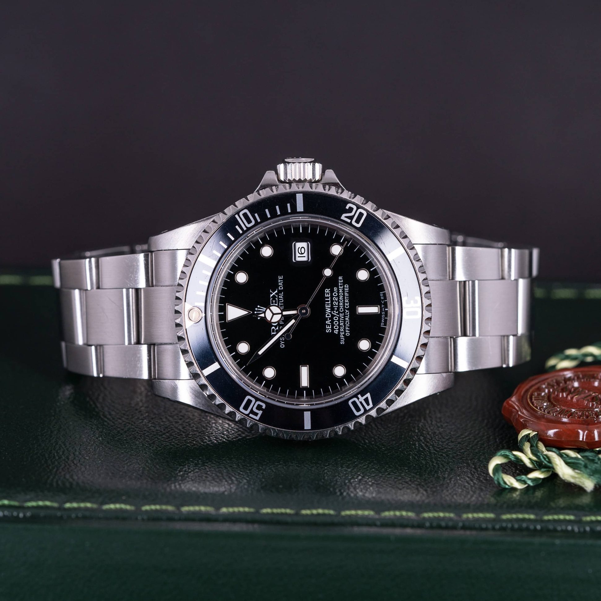 Rolex_Sea-Dweller_16600_1997-3.jpg