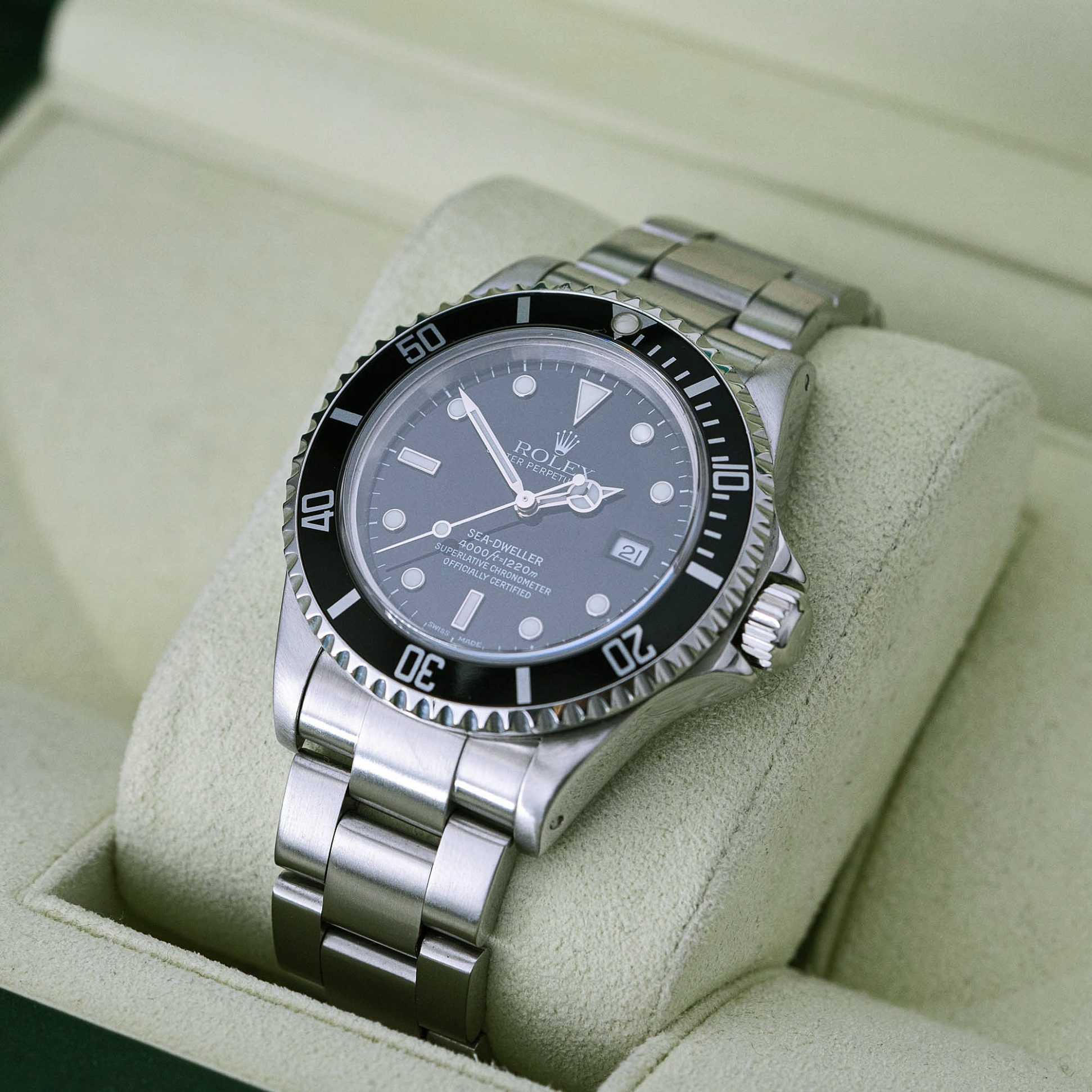 Rolex_Sea-Dweller_16600_1999-2.jpg
