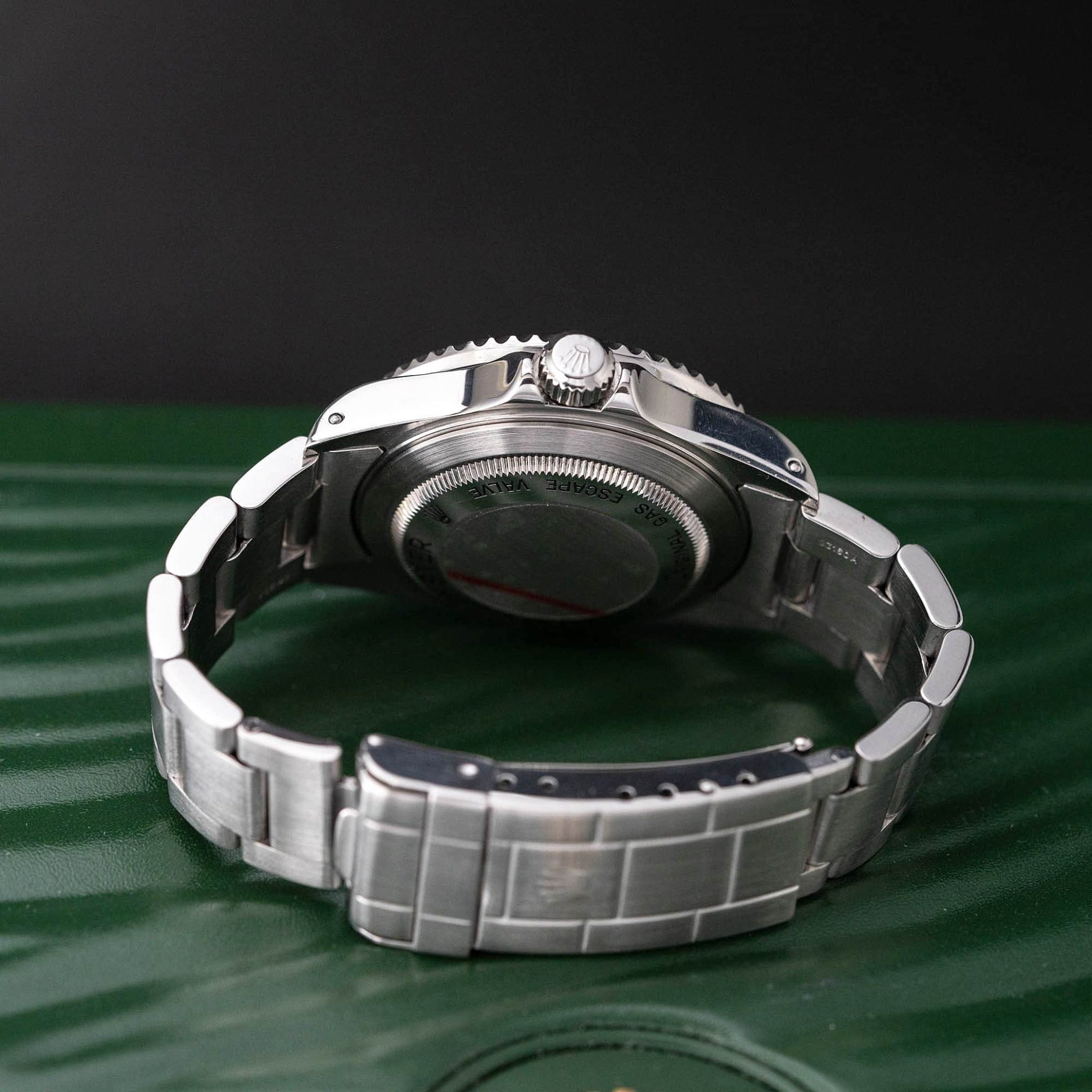 Rolex_Sea-Dweller_16600_1999-5.jpg