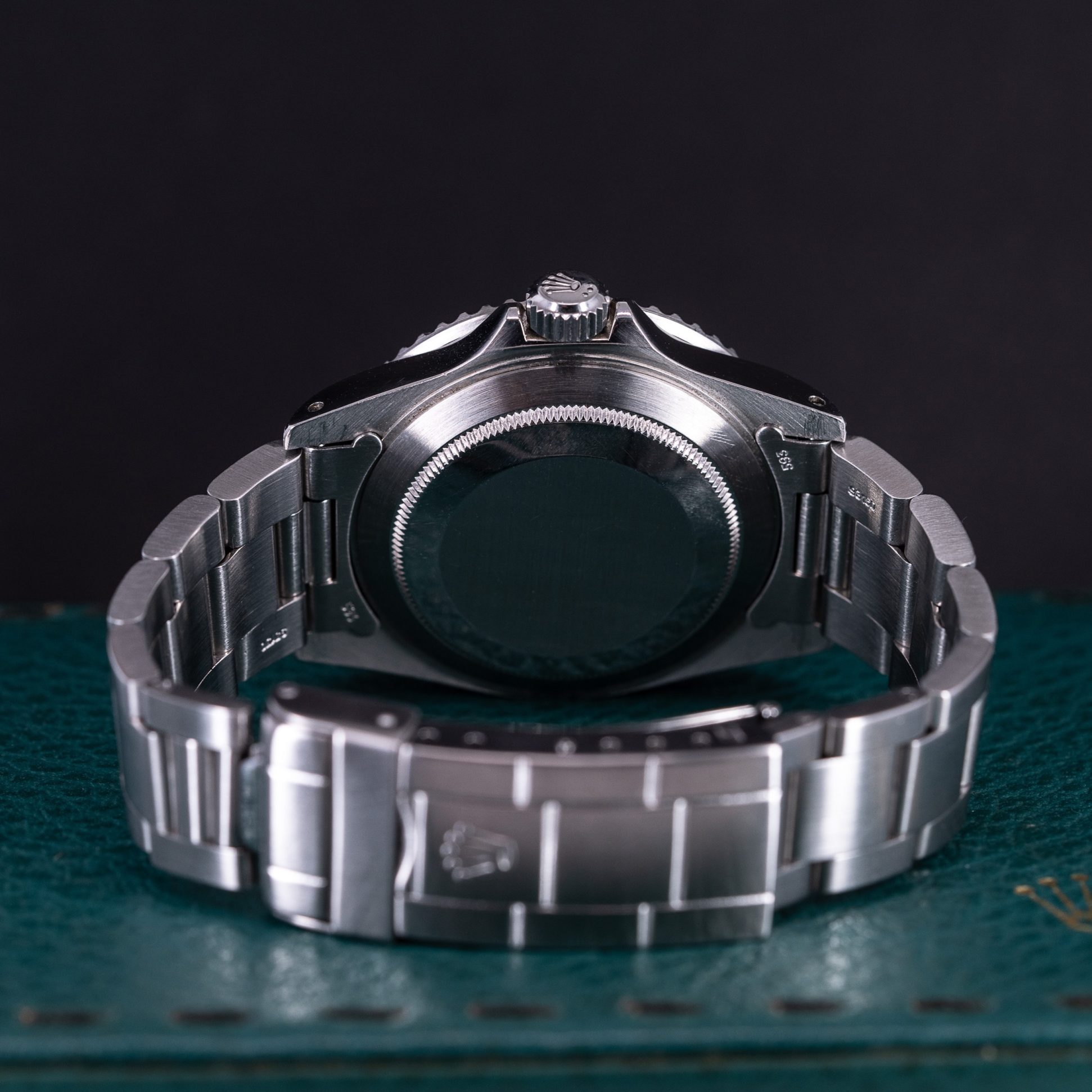 Rolex_Submariner_16800_1982-6-2.jpg