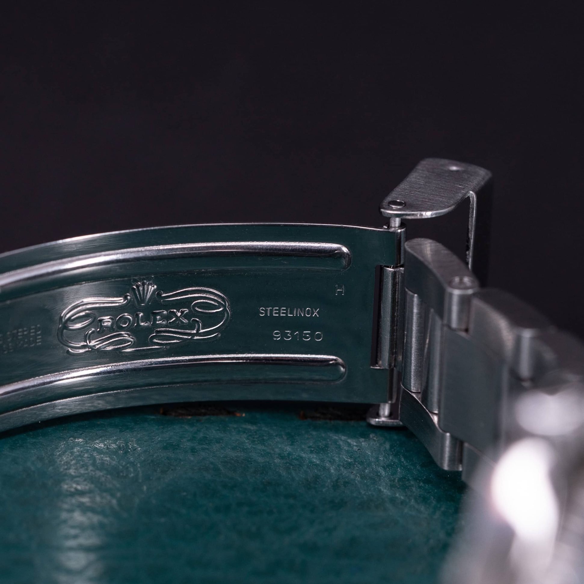 Rolex_Submariner_16800_1982-8-2.jpg