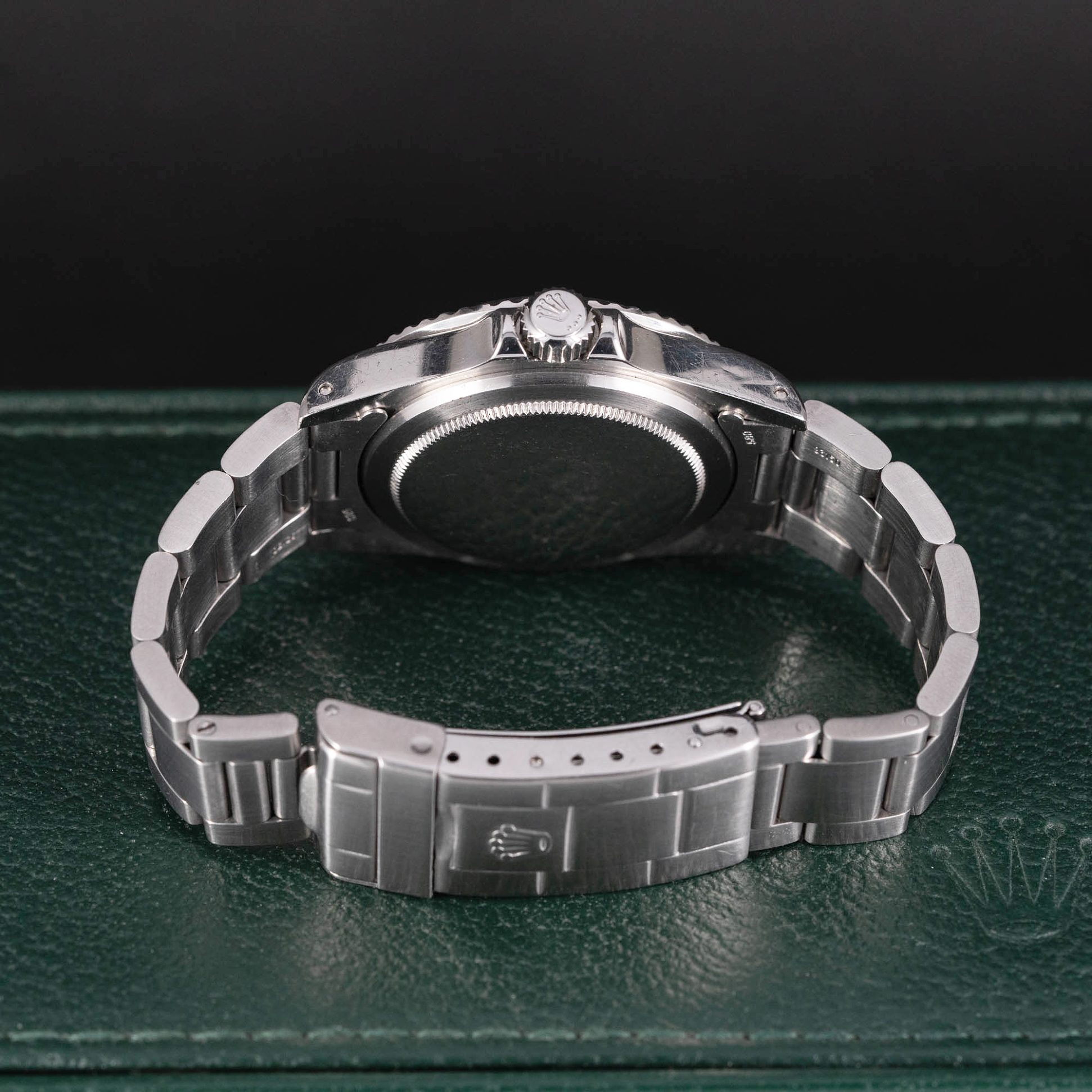 Rolex_Submariner_1680_1977-6-2.jpg