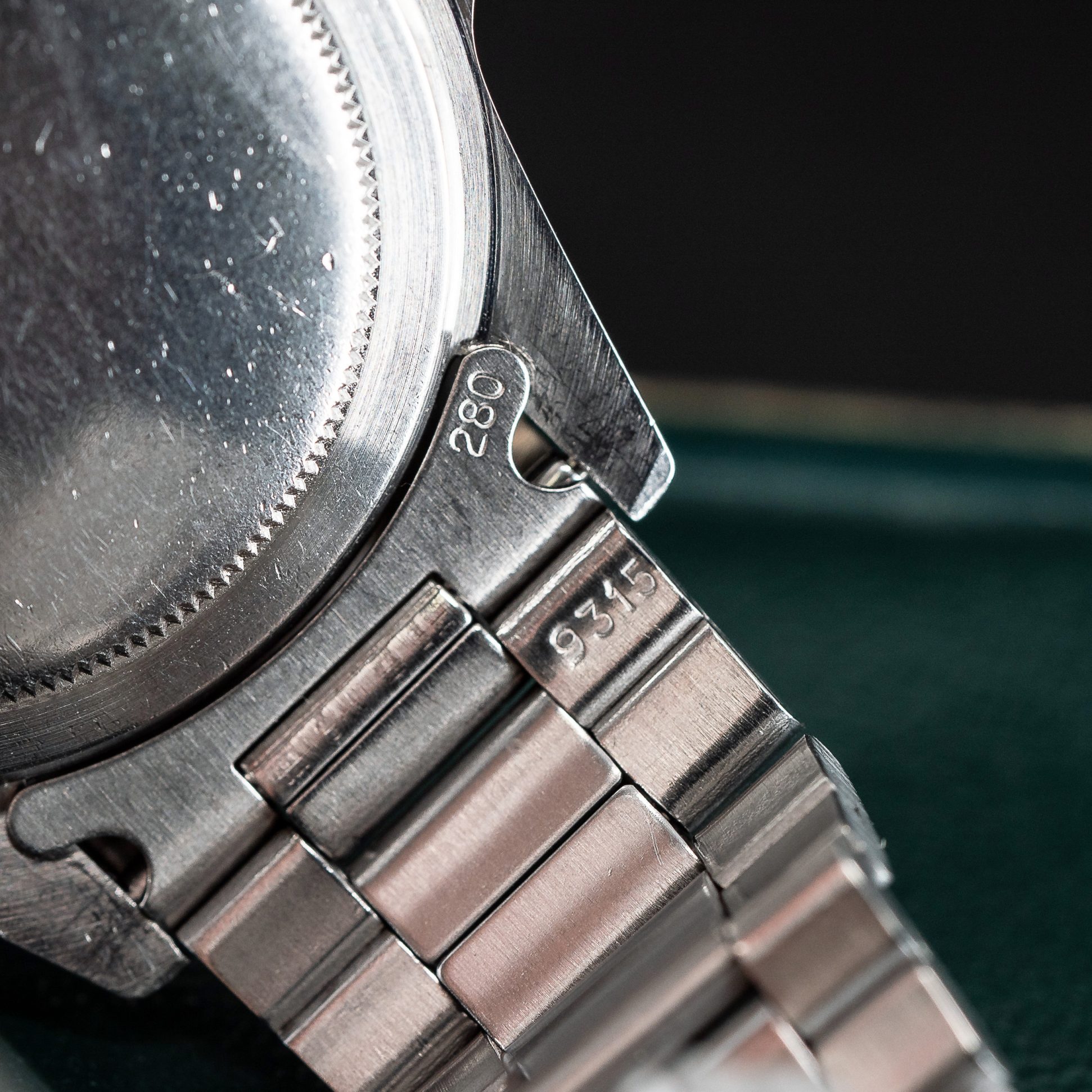 Rolex_Submariner_1680_Red_1973-5.jpg