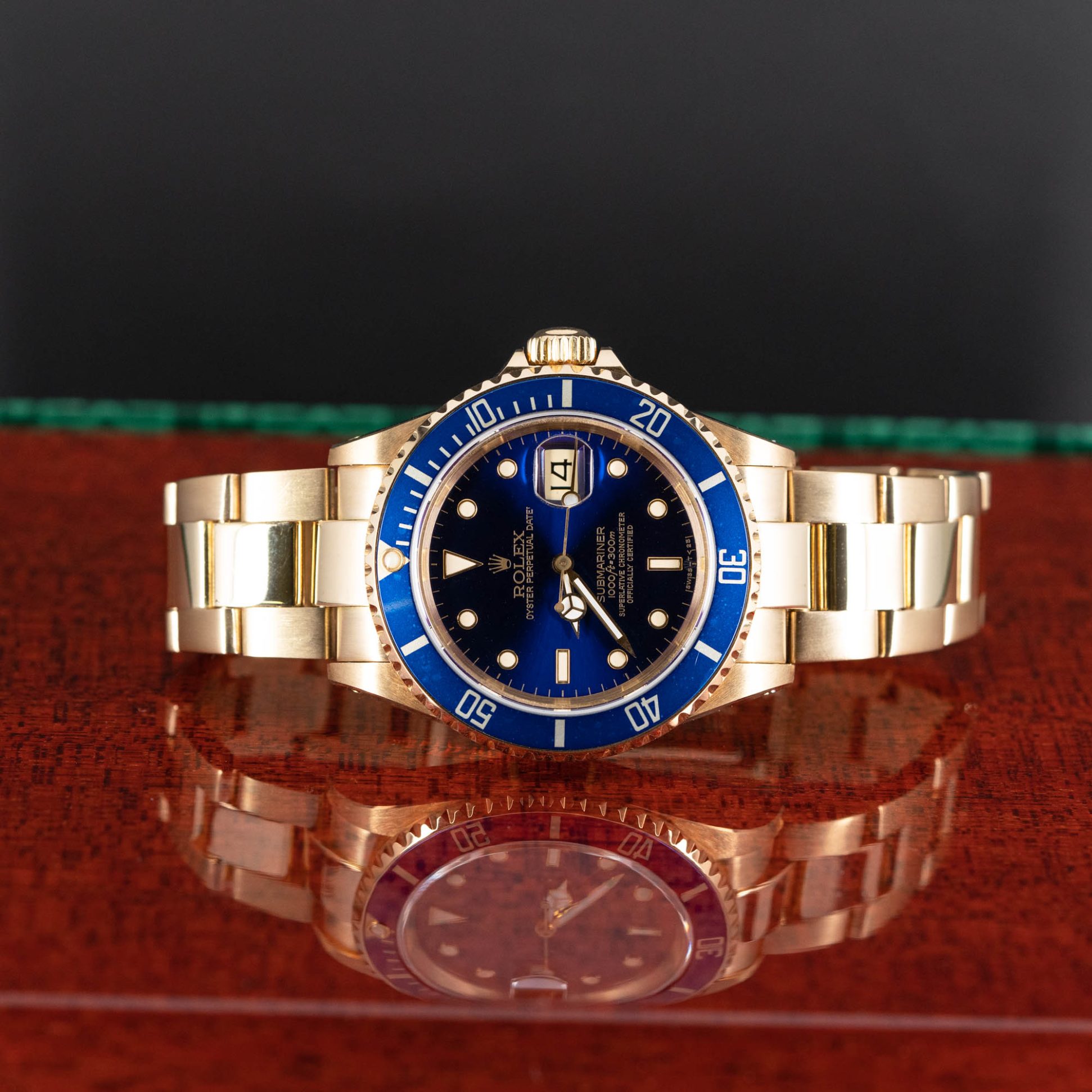 Rolex_Submariner_18k_16618_1990-3.jpg