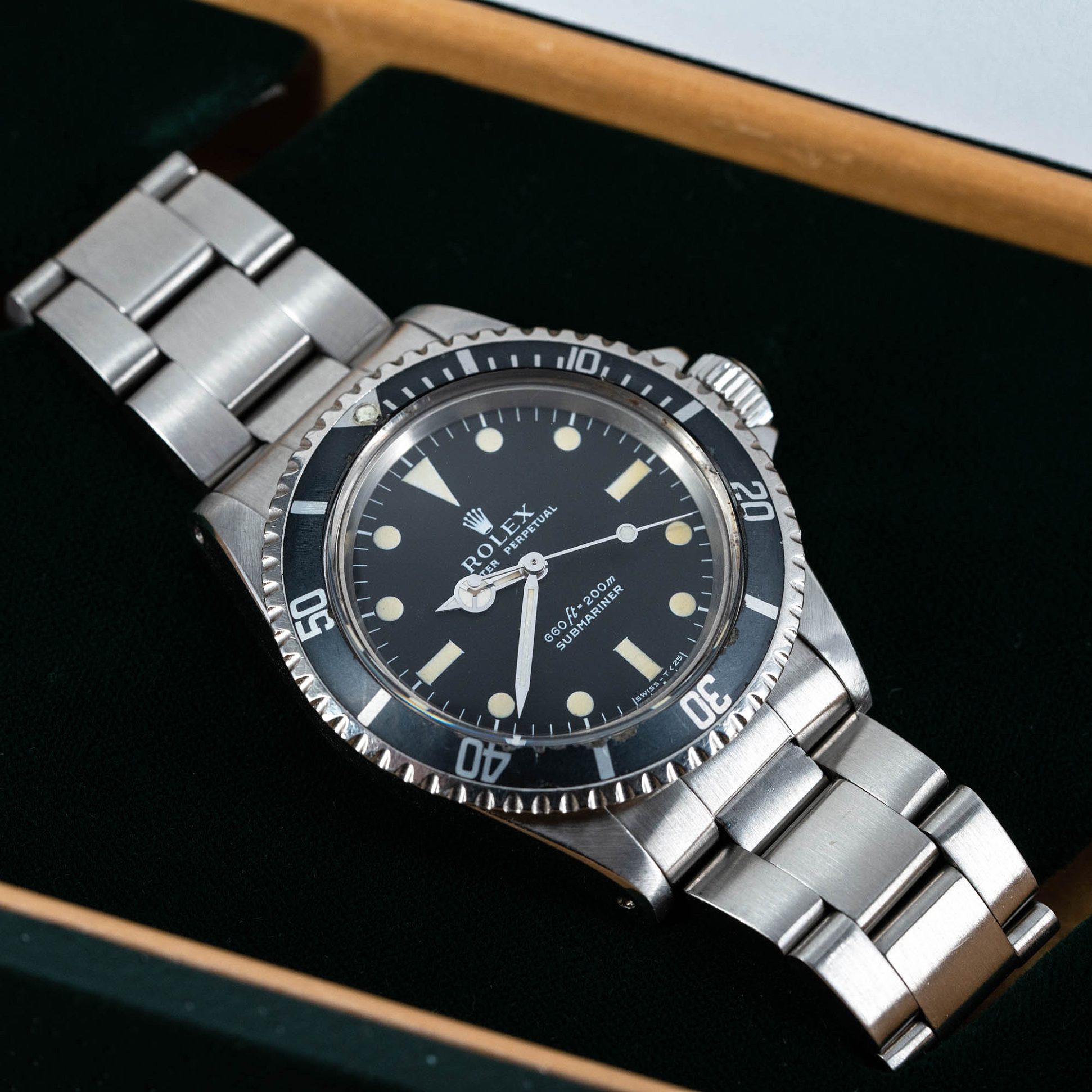 Rolex_Submariner_1975-3.jpg