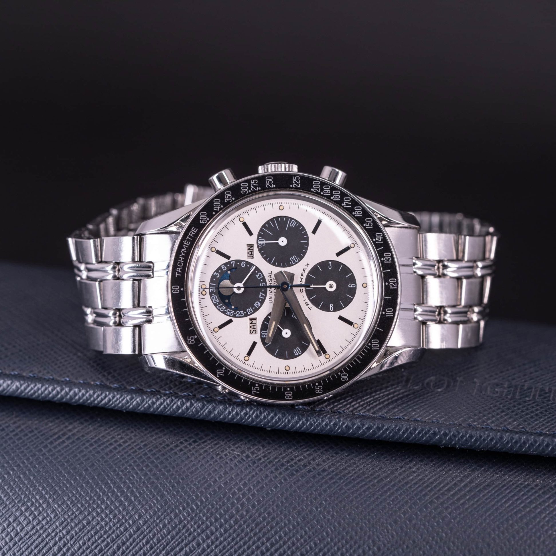 Universal-Geneve-Tri-Compax-881101-01-Clapton-3