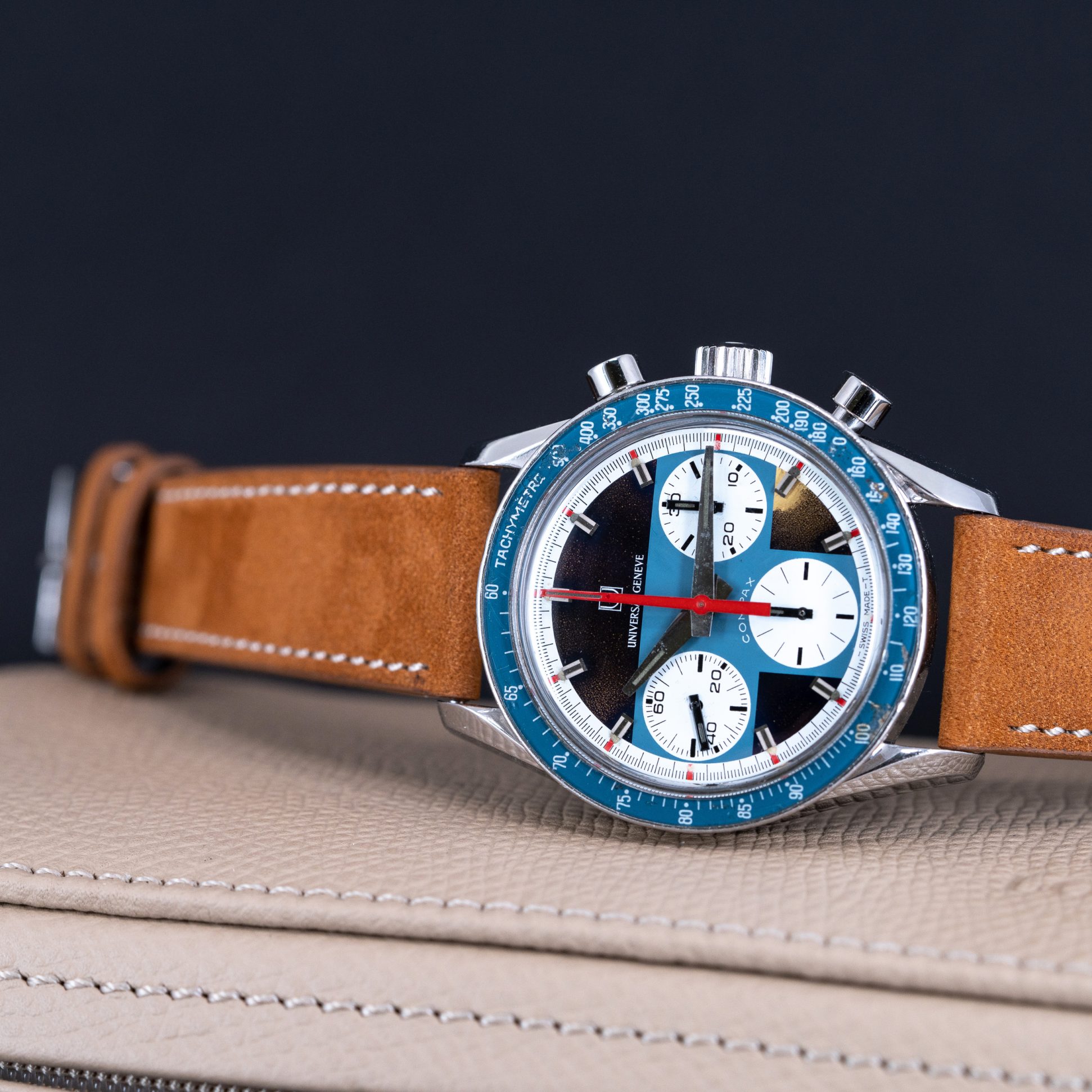 Universal_Geneve_Compax_Exotic_1971-5.jpg