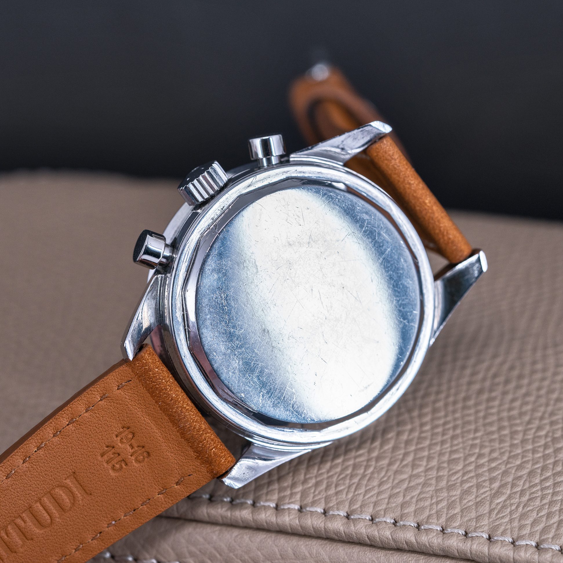 Universal_Geneve_Compax_Exotic_1971-6.jpg