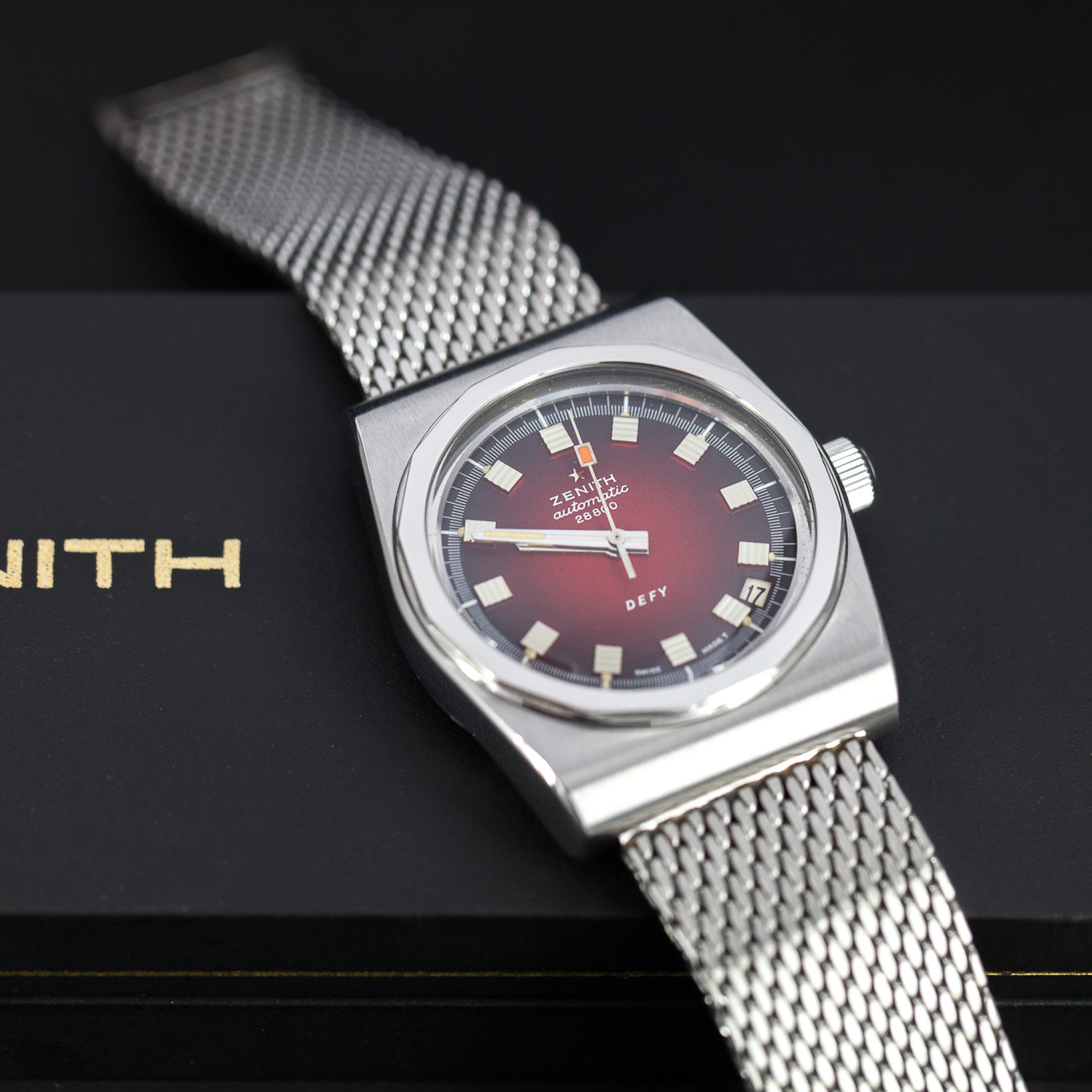 Zenith_A7682-2.jpg